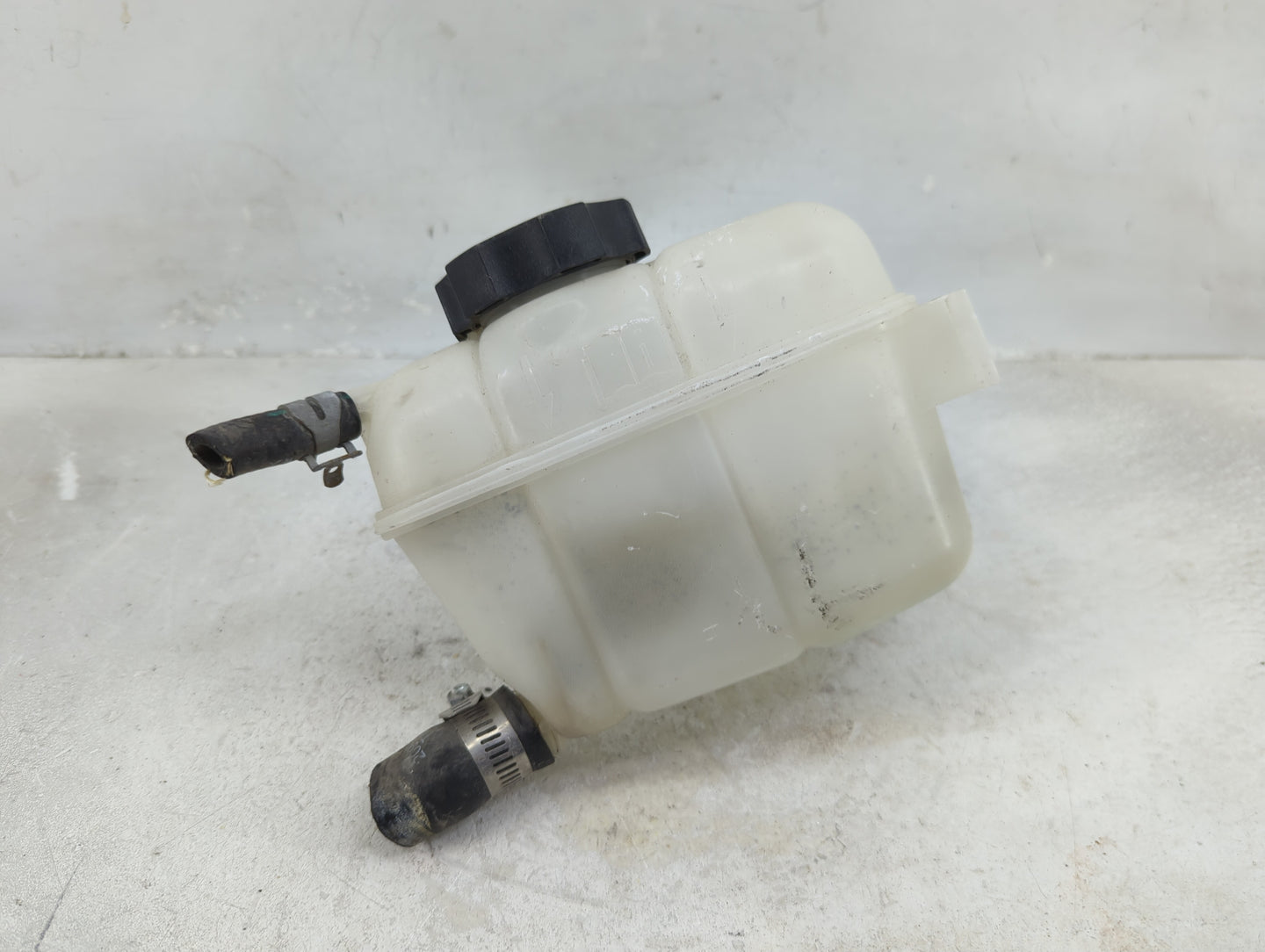 2010-2016 Buick Lacrosse Radiator Coolant Overflow Expansion Tank Bottle 1433262 - Oemusedautoparts1.com