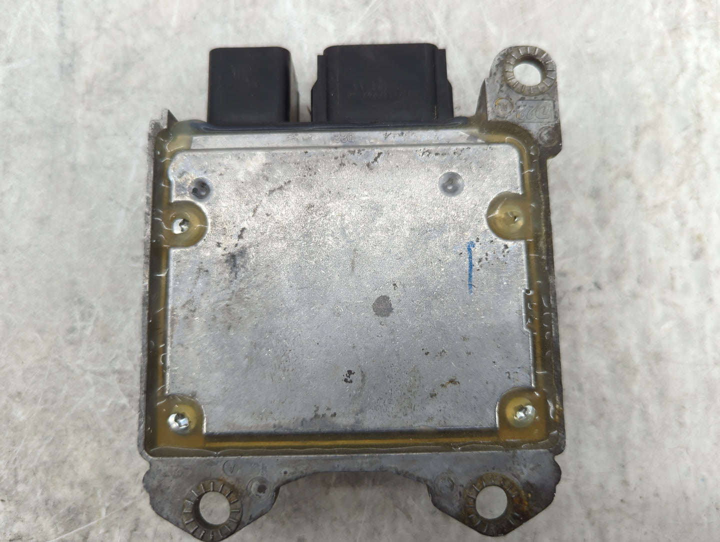 2010-2013 Buick Lacrosse Body Control Module Bcm Inner Cabin Fuse Box - Oemusedautoparts1.com