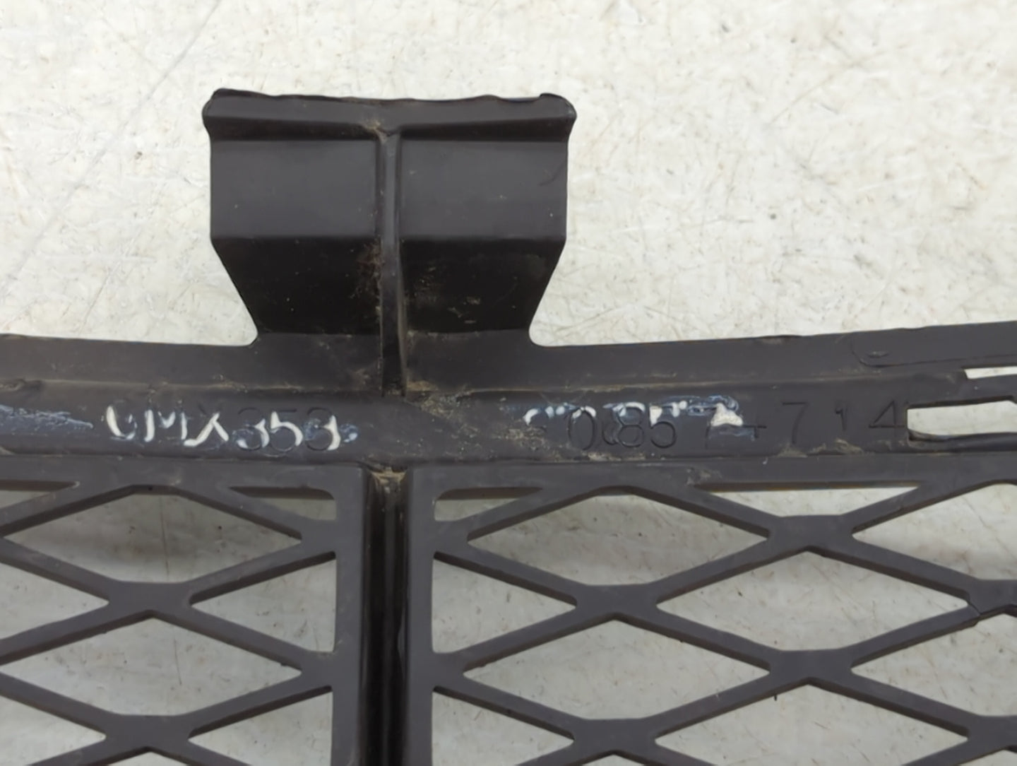 2010-2013 Buick Lacrosse Front Grille Bumper Not Included - Oemusedautoparts1.com
