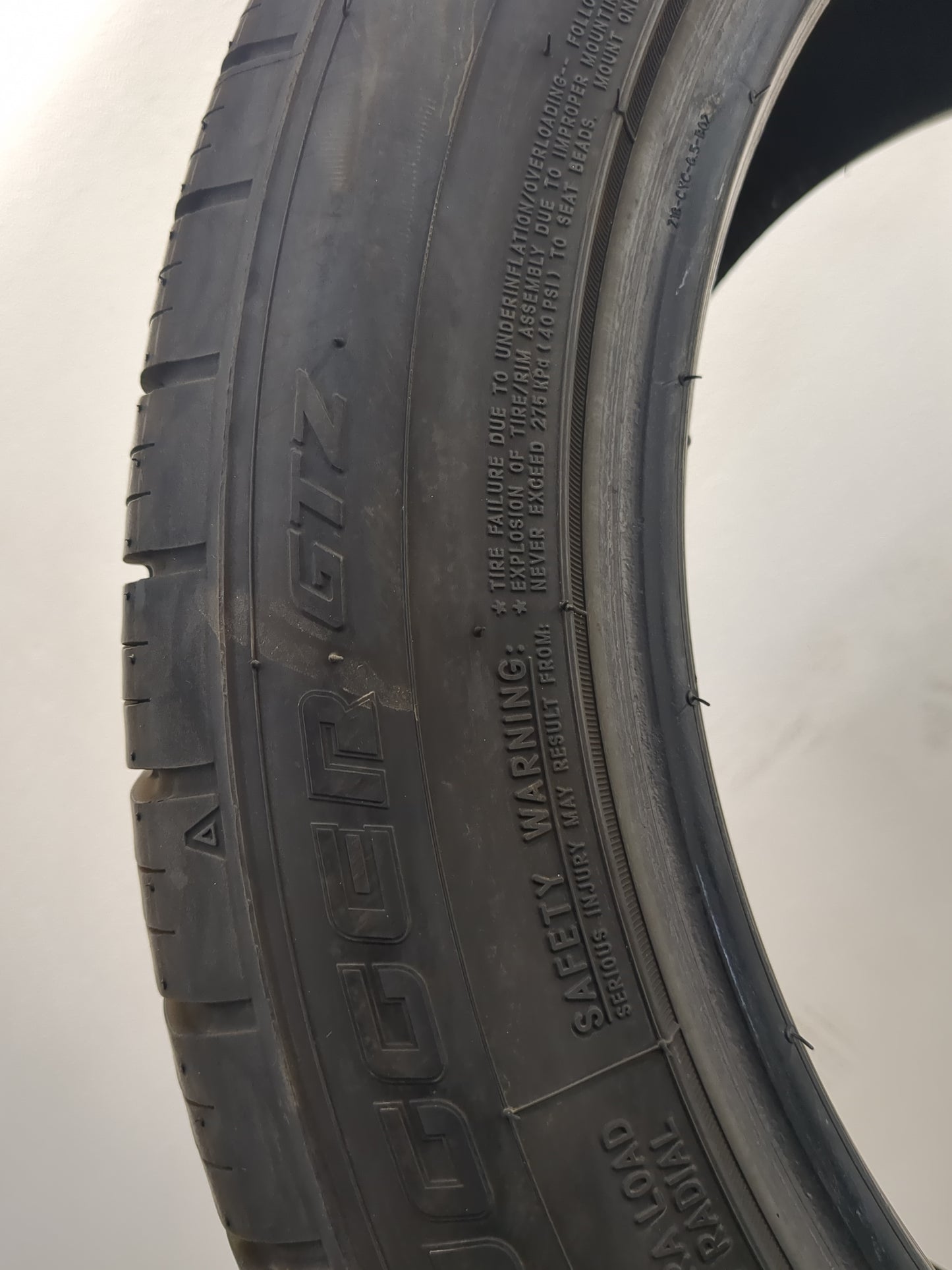 Used Tire 235/50ZR18 ROAD HUGGER GTZ 101W - Tread Depth 10/32 - Oemusedautoparts1.com
