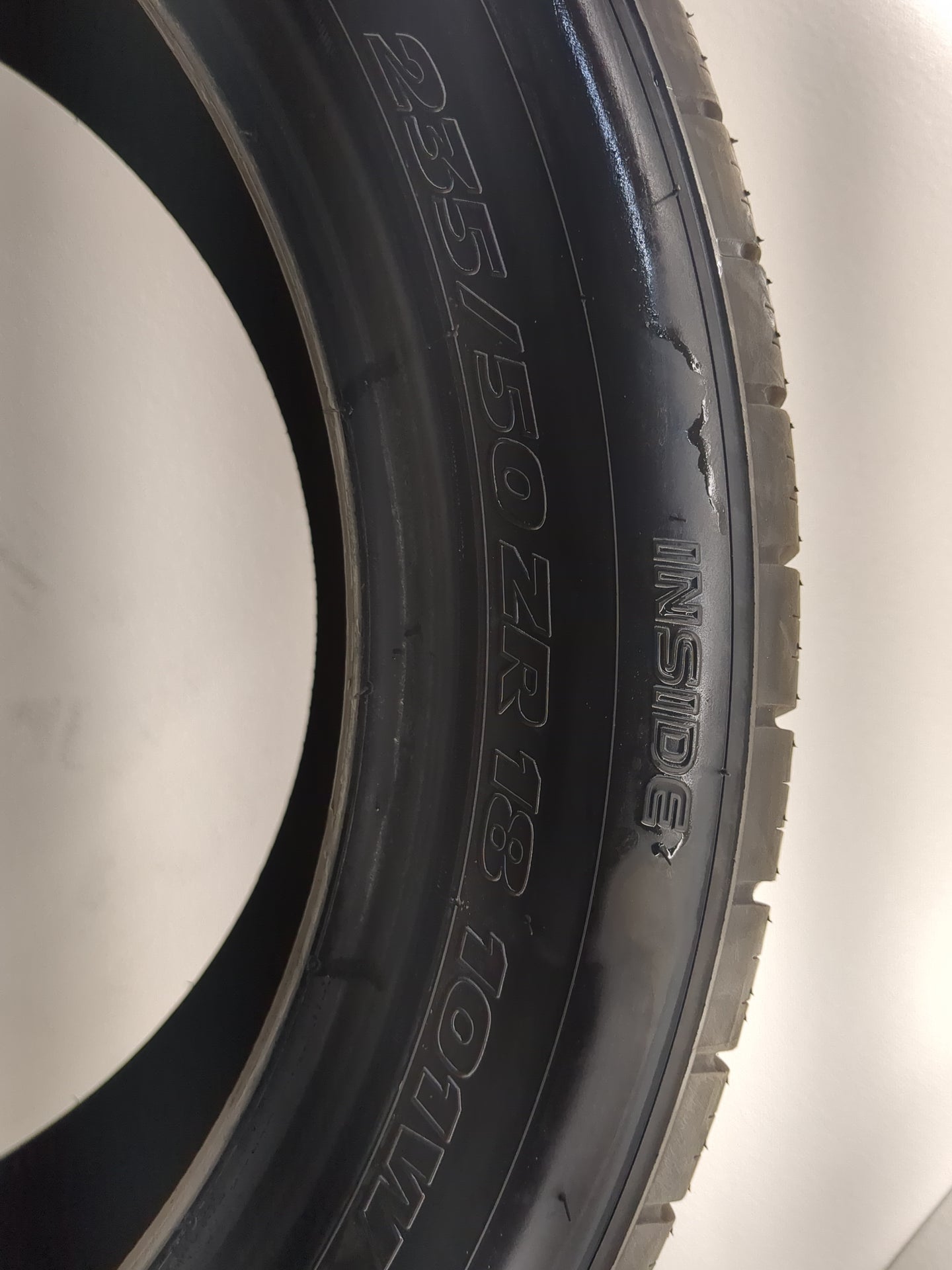 Used Tire 235/50ZR18 ROAD HUGGER GTX 101W - Tread Depth 11.5/32 - Oemusedautoparts1.com
