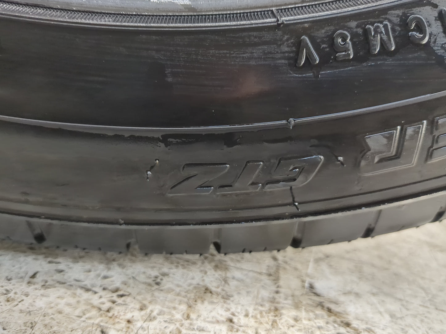 Used Tire 235/50ZR18 ROAD HUGGER GTX 101W - Tread Depth 11.5/32 - Oemusedautoparts1.com