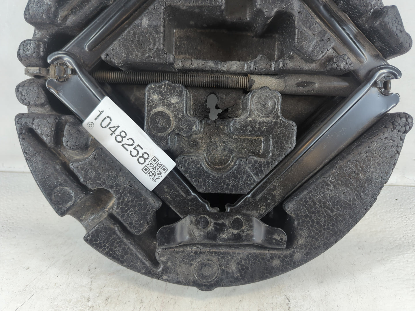 2012 Buick Verano Spare Scissor Car Jack 1048258 - Oemusedautoparts1.com