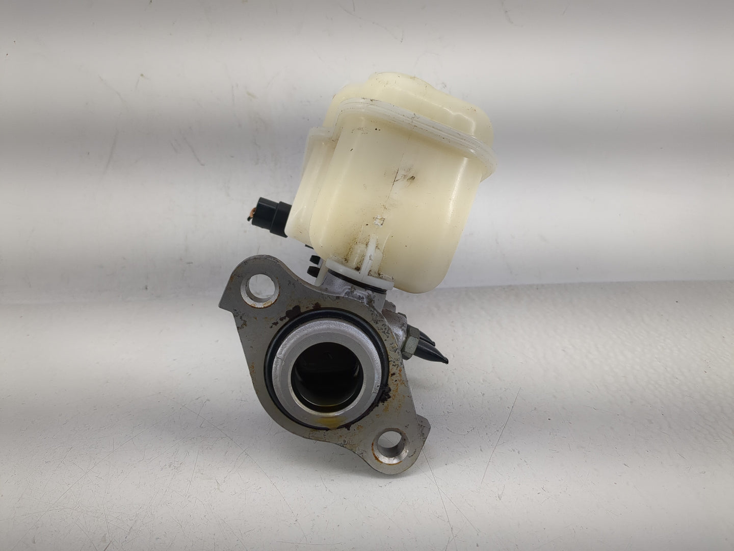 2012-2015 Cadillac Cts Brake Master Cylinder 1208673 - Oemusedautoparts1.com