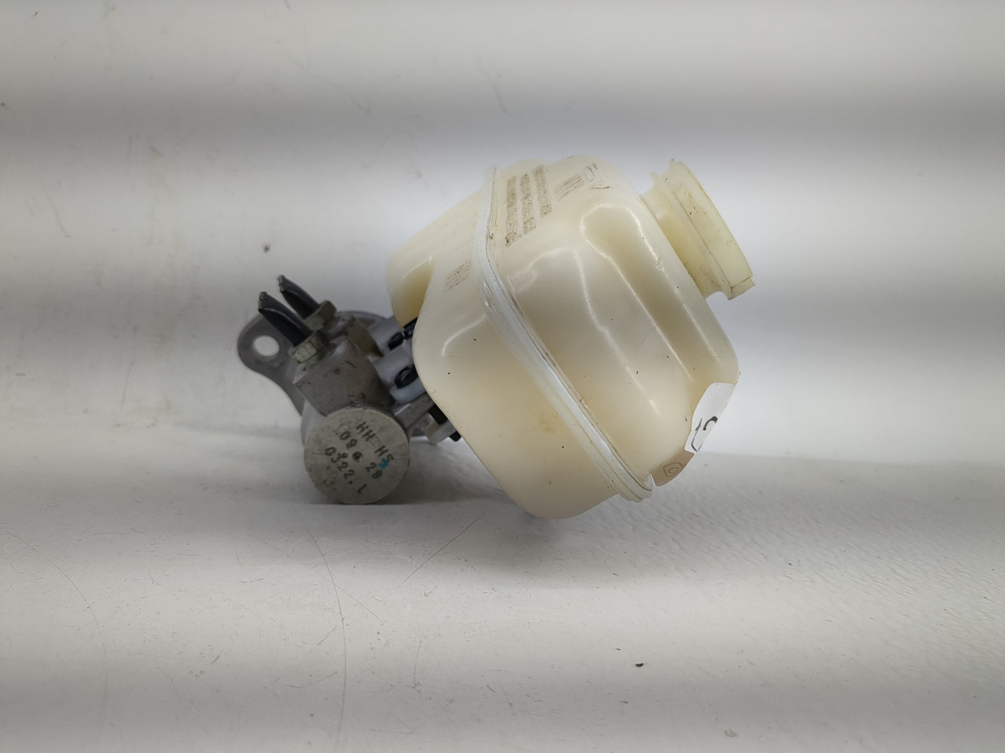 2012-2015 Cadillac Cts Brake Master Cylinder 1208673 - Oemusedautoparts1.com