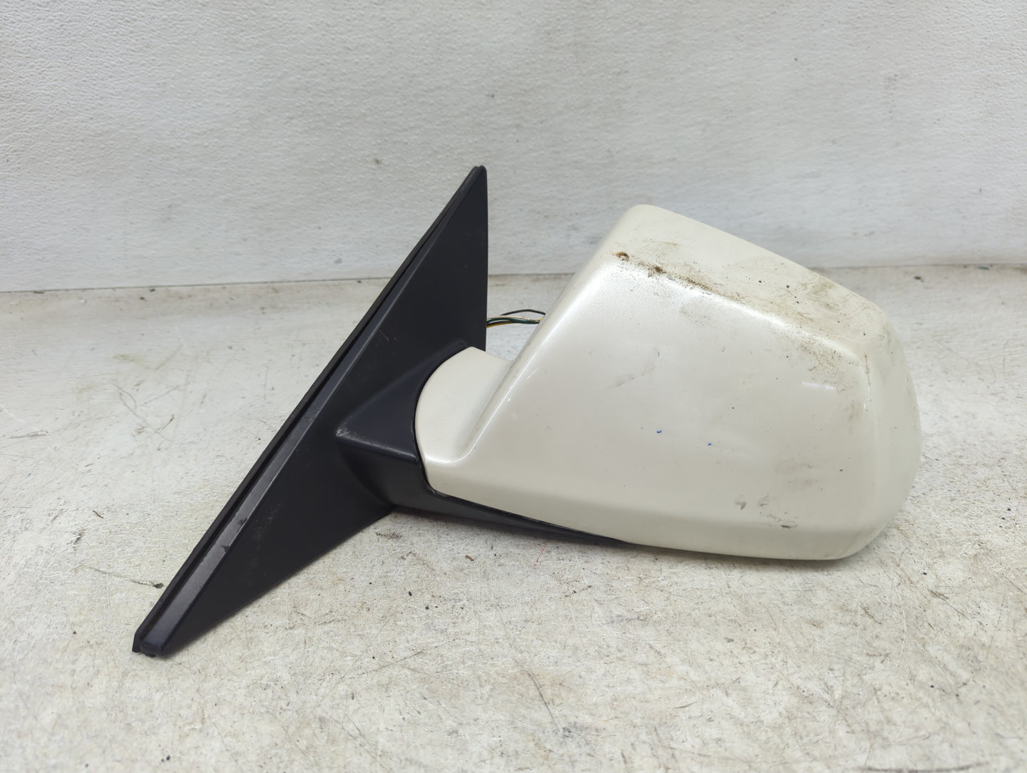 2008-2014 Cadillac Cts Driver Side View Mirror - Left Door Mirror OEM Used - Oemusedautoparts1.com
