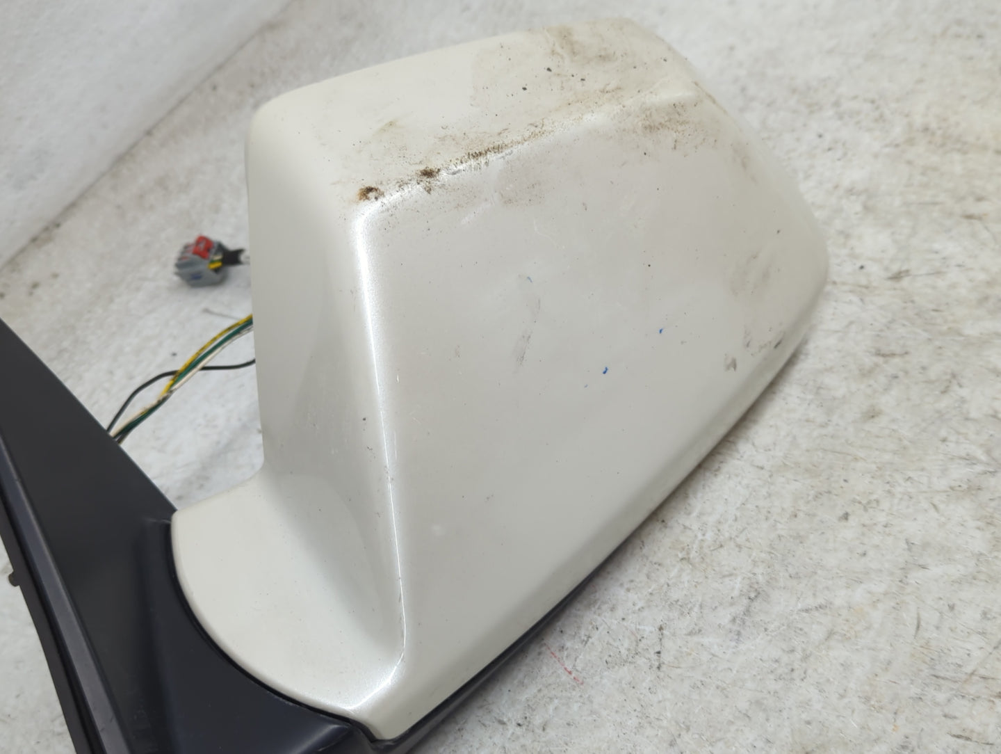 2008-2014 Cadillac Cts Driver Side View Mirror - Left Door Mirror OEM Used - Oemusedautoparts1.com