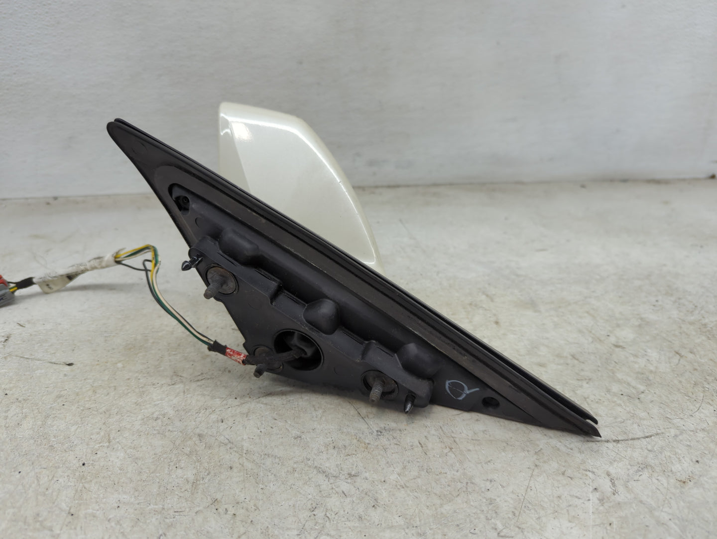 2008-2014 Cadillac Cts Driver Side View Mirror - Left Door Mirror OEM Used - Oemusedautoparts1.com