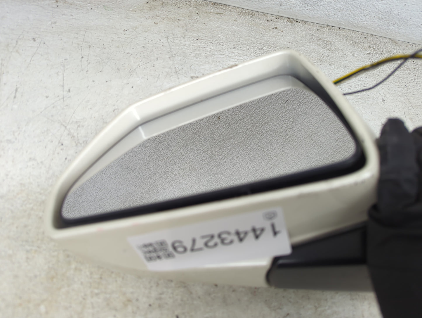 2008-2014 Cadillac Cts Driver Side View Mirror - Left Door Mirror OEM Used - Oemusedautoparts1.com