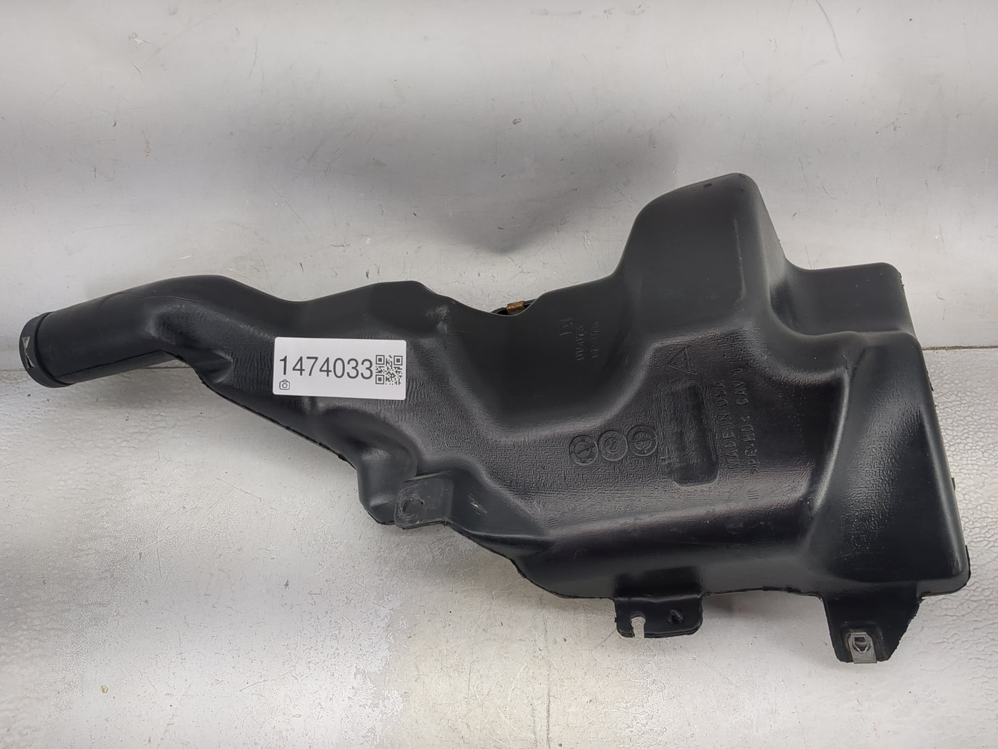 2010-2012 Cadillac Cts Windshield Washer Fluid Reservoir Bottle Oem 1474033 - Oemusedautoparts1.com