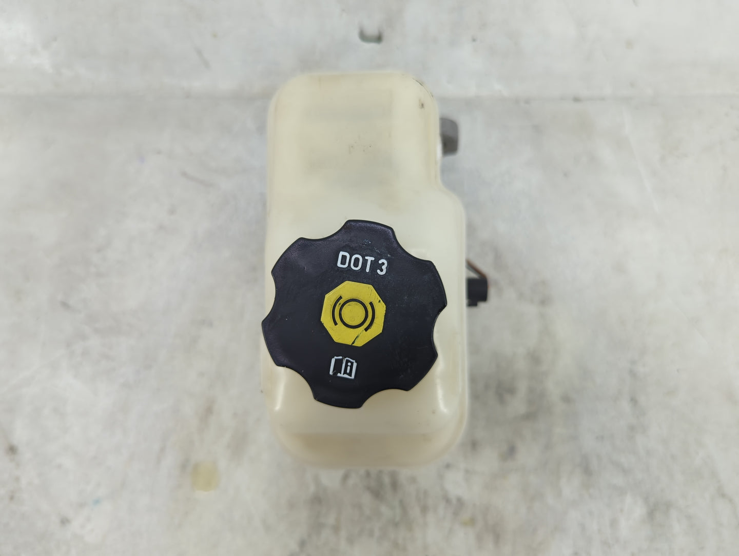 2012-2015 Cadillac Cts Brake Master Cylinder 1490404 - Oemusedautoparts1.com