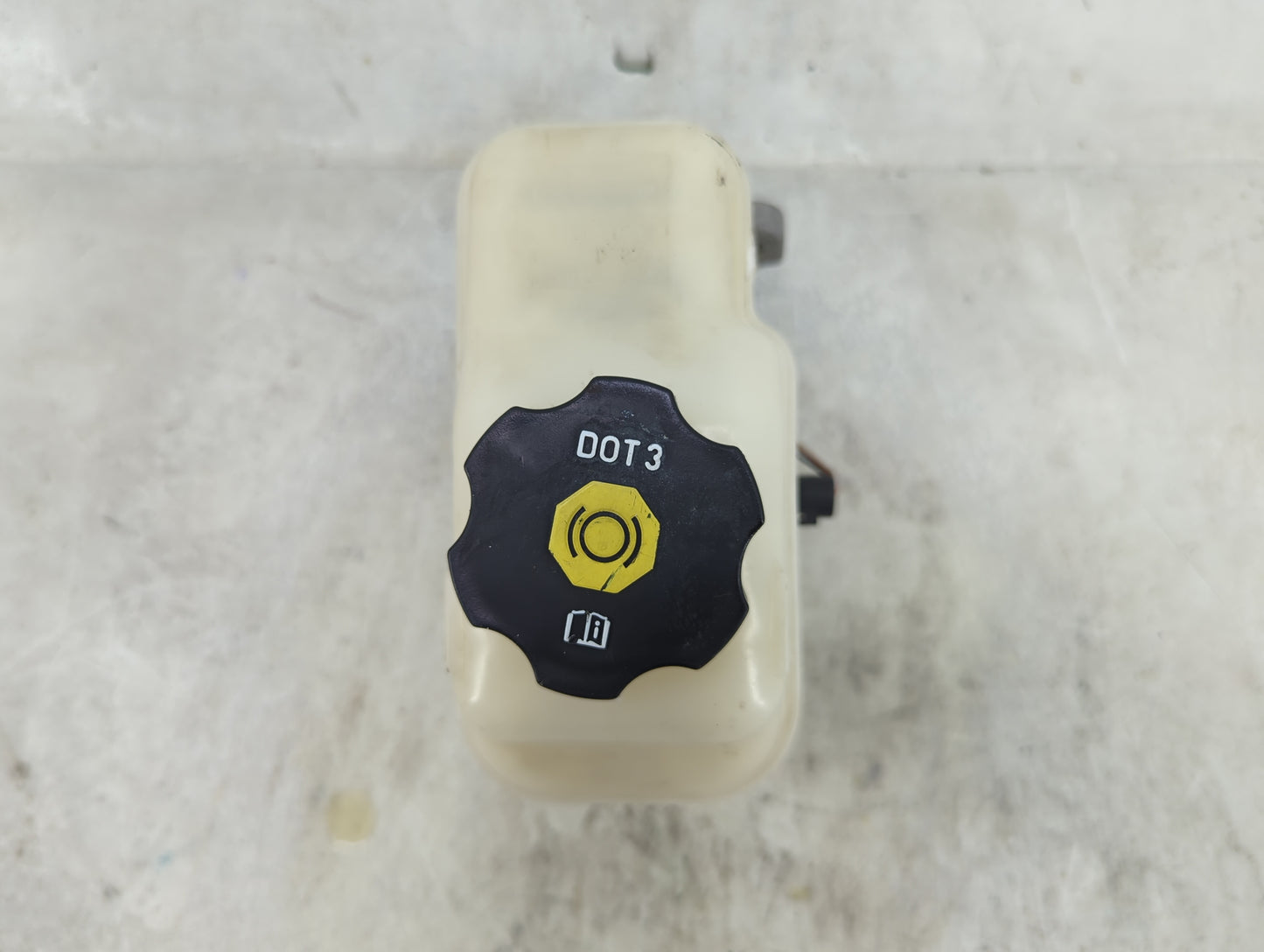 2012-2015 Cadillac Cts Brake Master Cylinder 1490404 - Oemusedautoparts1.com