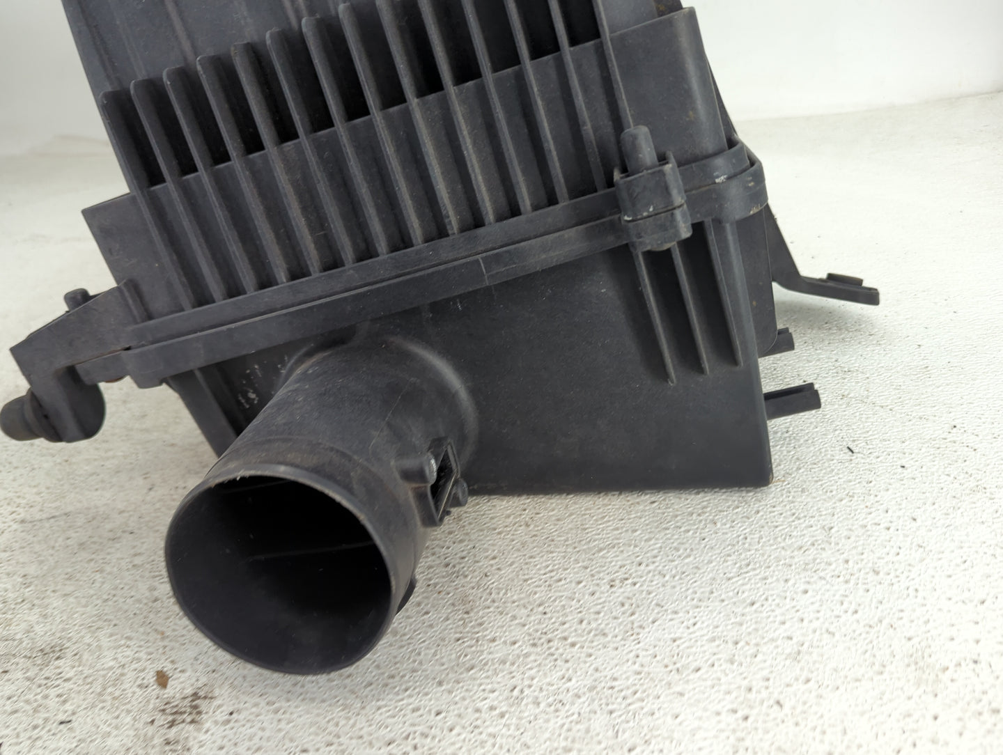 2009-2011 Cadillac Cts Air Cleaner Intake-duct Hose Tube - Oemusedautoparts1.com