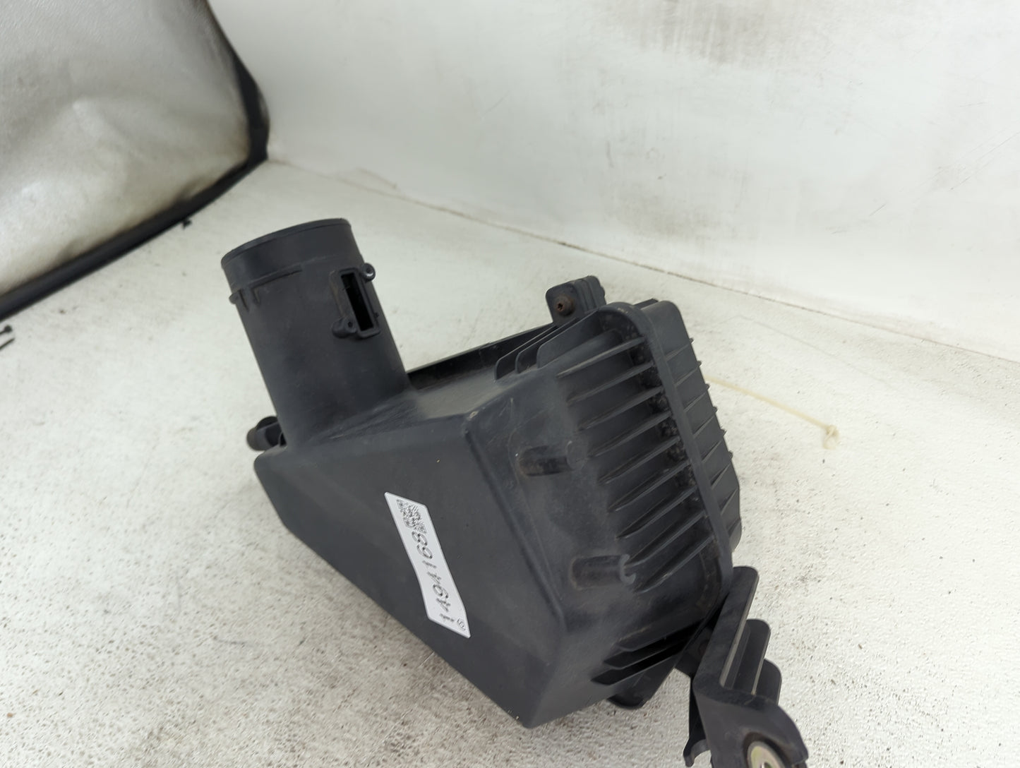 2009-2011 Cadillac Cts Air Cleaner Intake-duct Hose Tube - Oemusedautoparts1.com