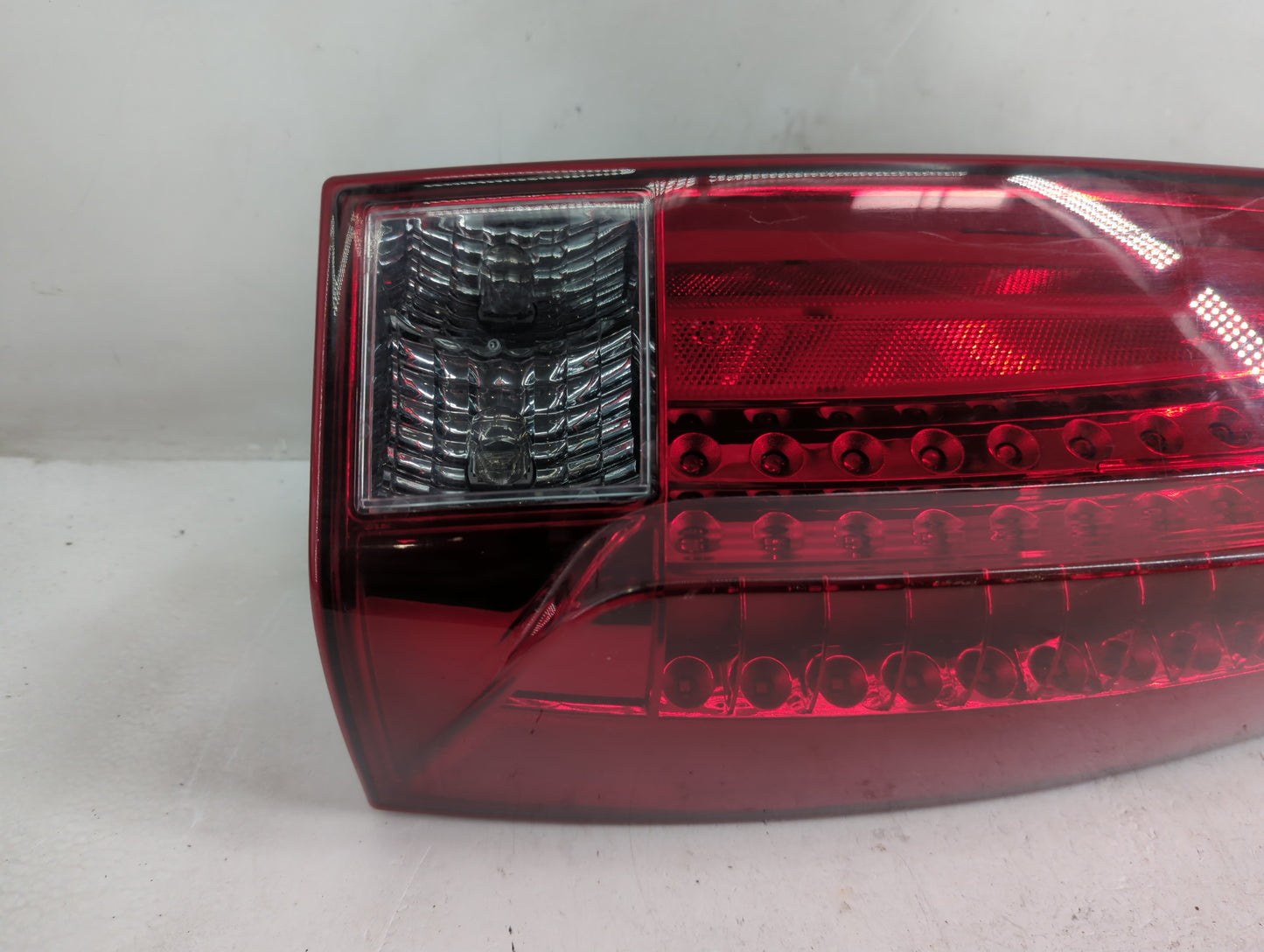 2007-2014 Cadillac Escalade Tail Light Assembly Passenger Right OEM Fits Fits 2007 2008 2009 2010 2011 2012 2013 2014 OEM Us