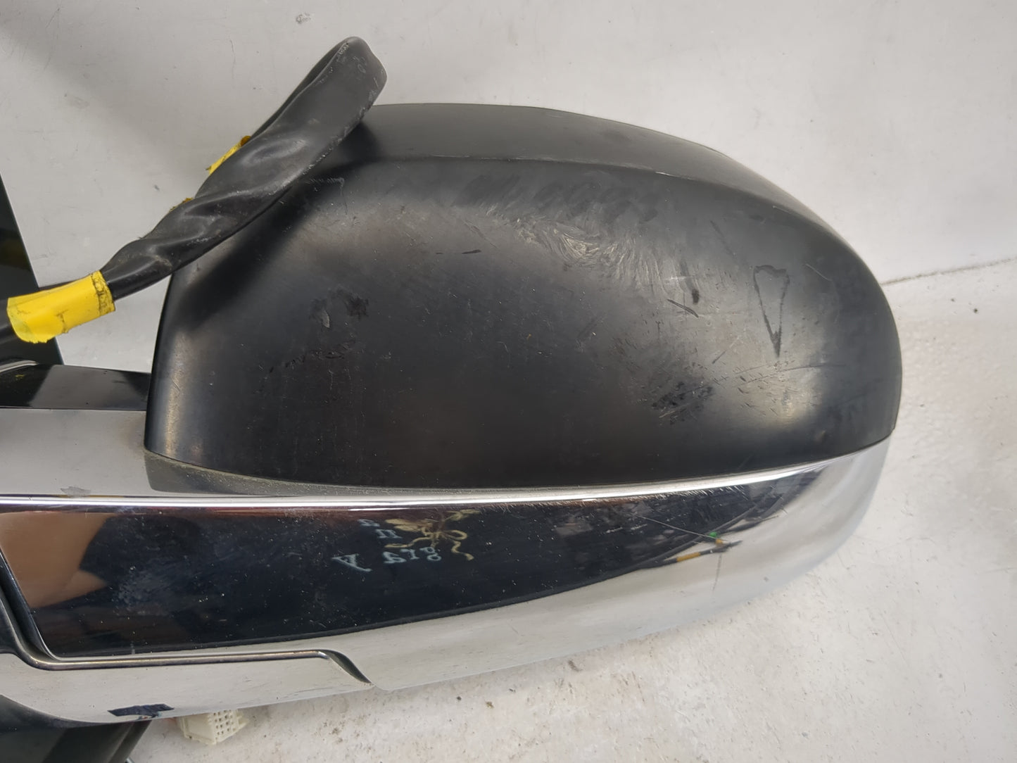 2009-2014 Cadillac Escalade Driver Side View Mirror - Left Door Mirror OEM Used - Oemusedautoparts1.com