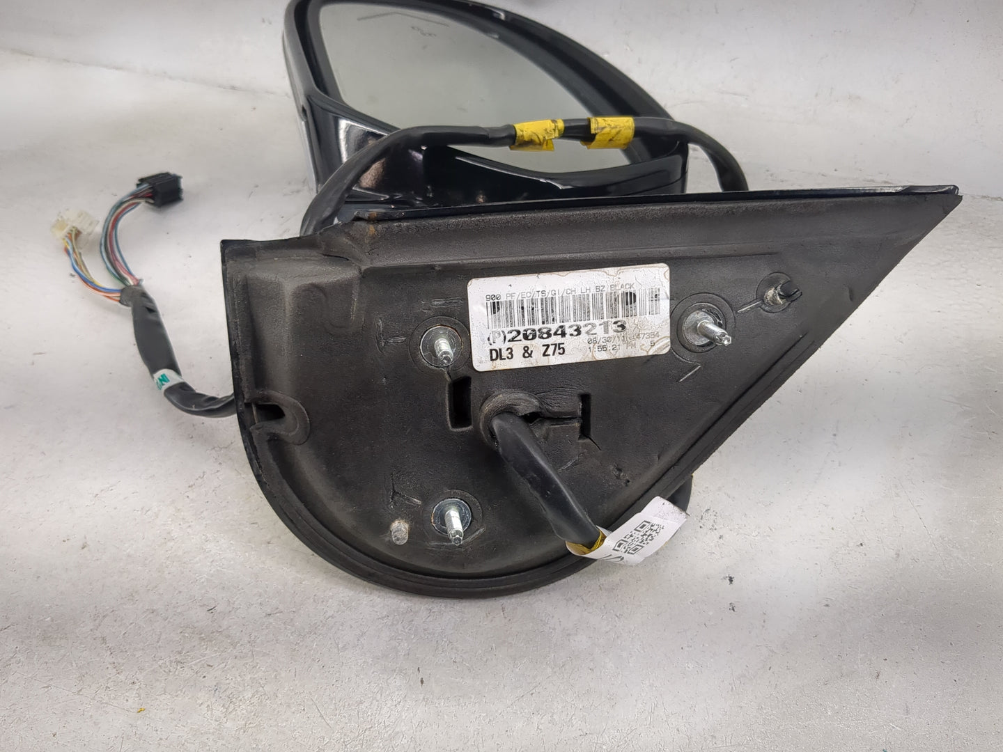 2009-2014 Cadillac Escalade Driver Side View Mirror - Left Door Mirror OEM Used - Oemusedautoparts1.com