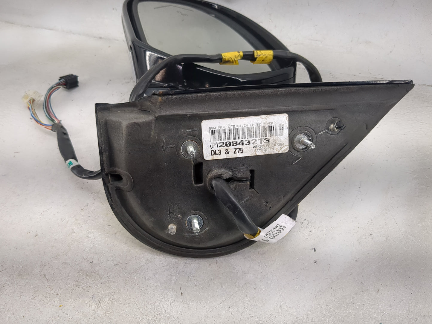 2009-2014 Cadillac Escalade Driver Side View Mirror - Left Door Mirror OEM Used - Oemusedautoparts1.com