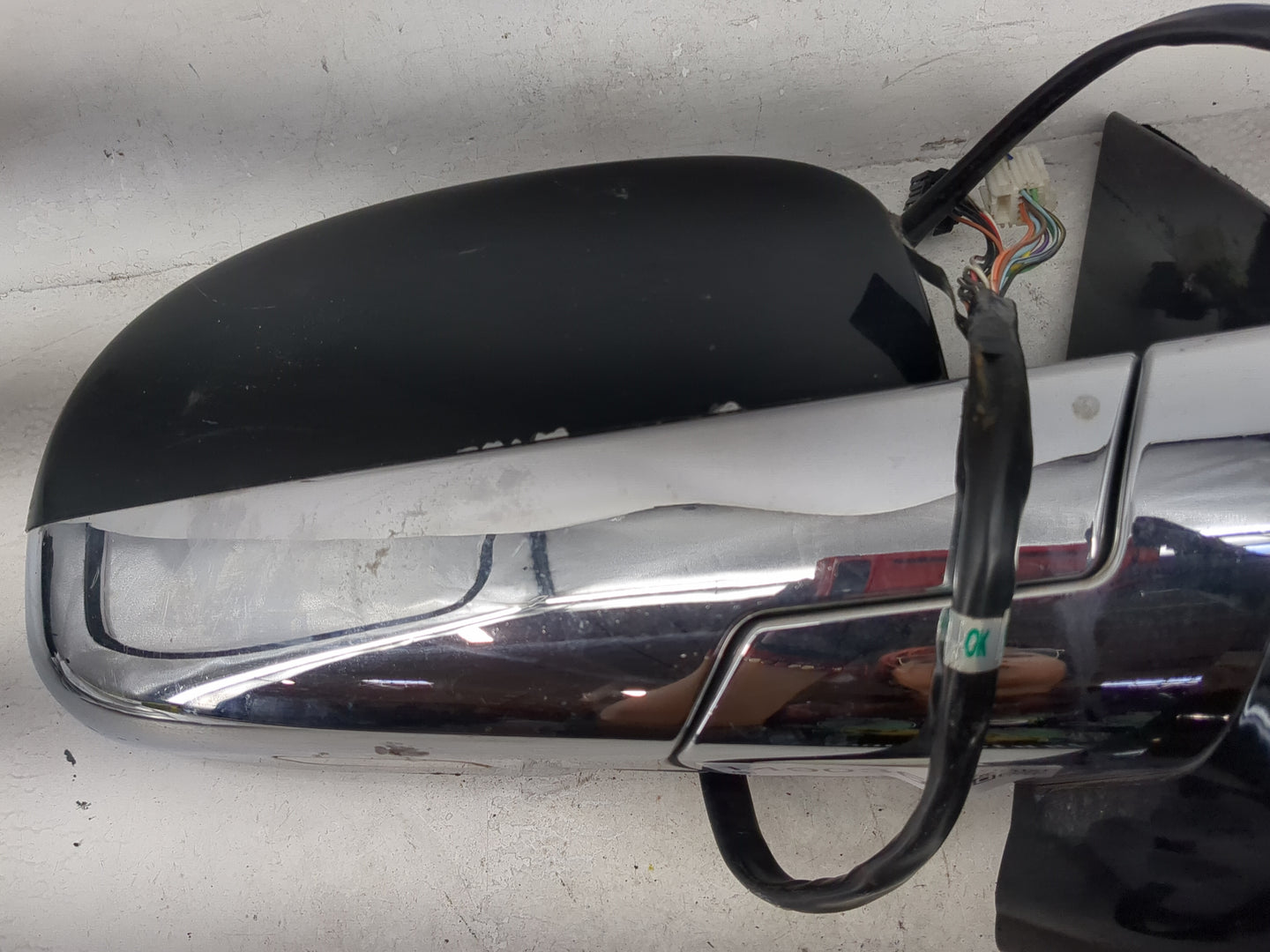 2009-2014 Cadillac Escalade Passenger Side View Mirror - Right Door Mirror OEM Used - Oemusedautoparts1.com