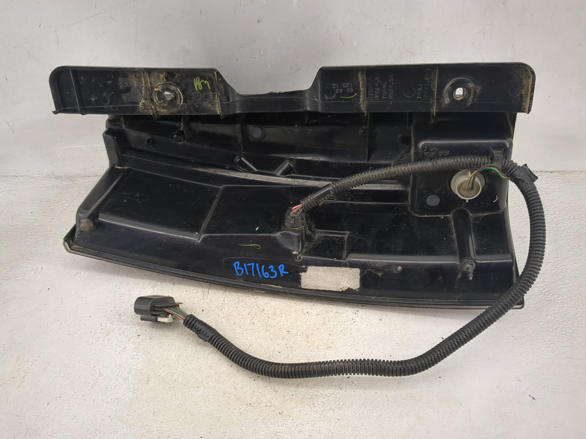2012 Cadillac Escalade Passenger Right Side Deck Lid Mounted Tail Light - Oemusedautoparts1.com