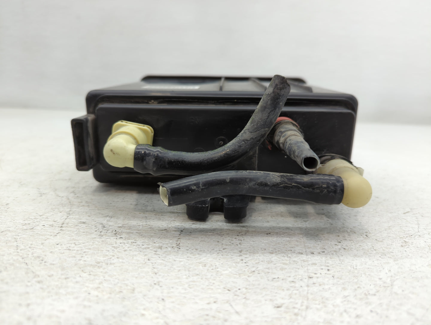 2012 Cadillac Escalade Fuel Vapor Charcoal Canister - Oemusedautoparts1.com