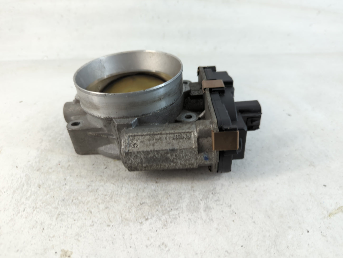 2009-2014 Cadillac Escalade Throttle Body P/N:RME87-3C9992 Fits Fits 2009 2010 2011 2012 2013 2014 2015 OEM Used Auto Parts 
