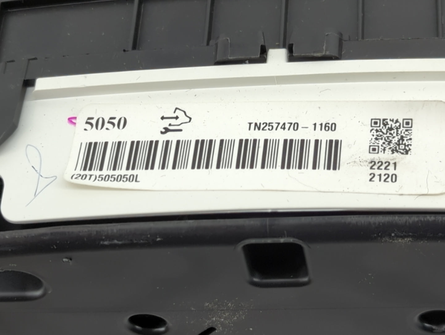 2012 Cadillac Escalade Esv Instrument Cluster Speedometer Gauges P/N:TN257470-1160 Miles:145K Fits OEM Used Auto Parts - Oem