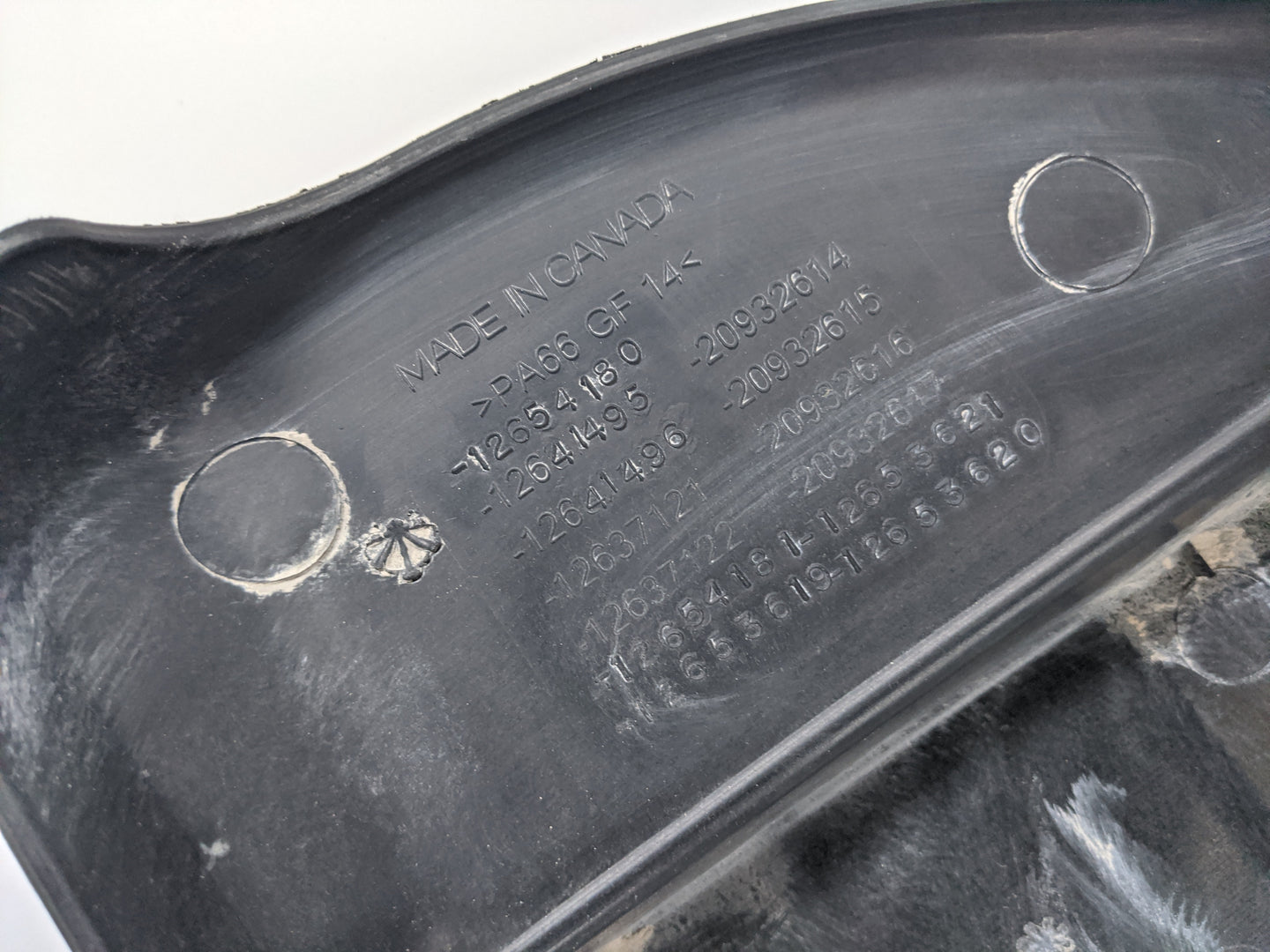 2012 Cadillac Srx Engine Cover - Oemusedautoparts1.com
