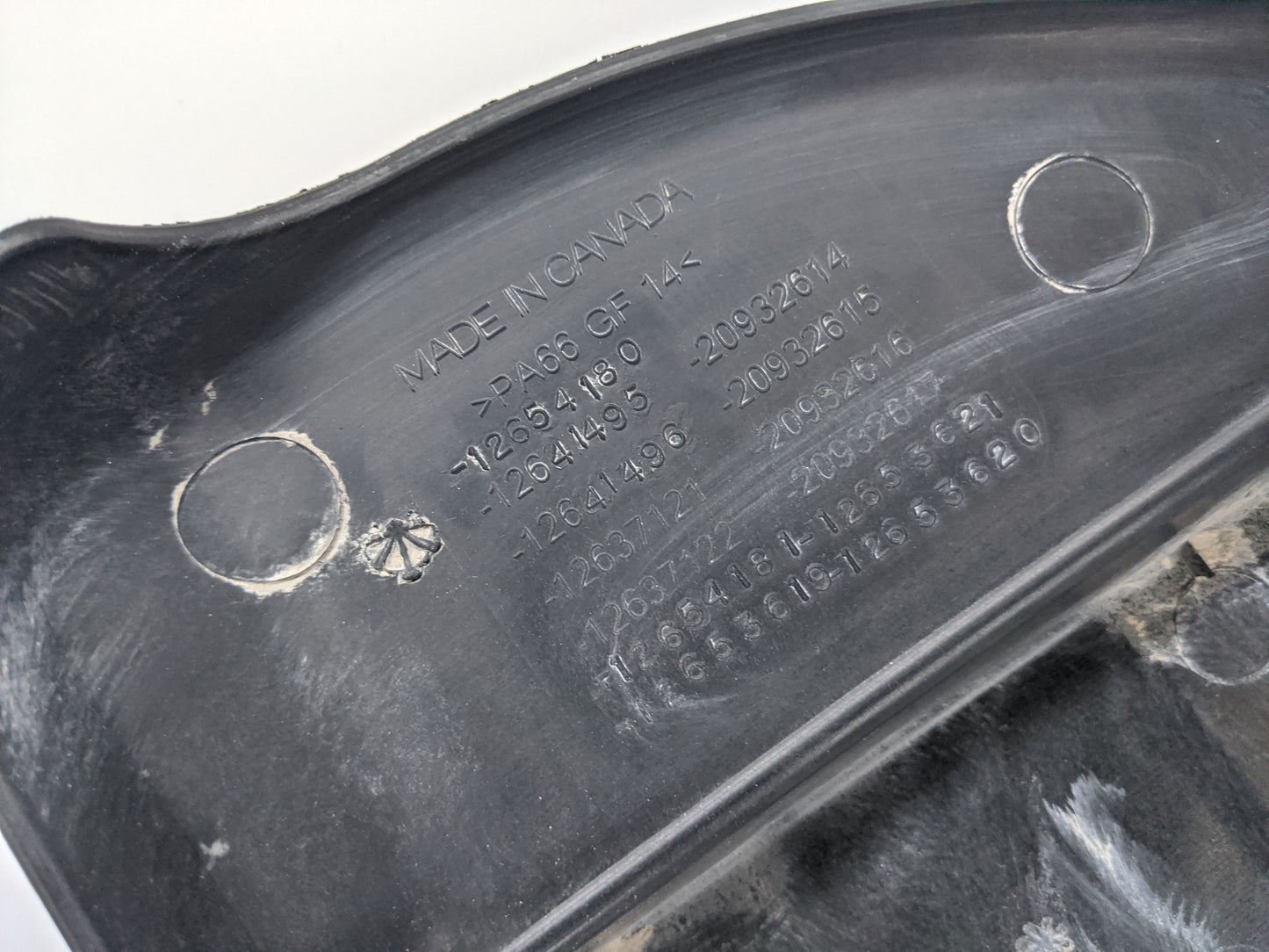 2012 Cadillac Srx Engine Cover - Oemusedautoparts1.com