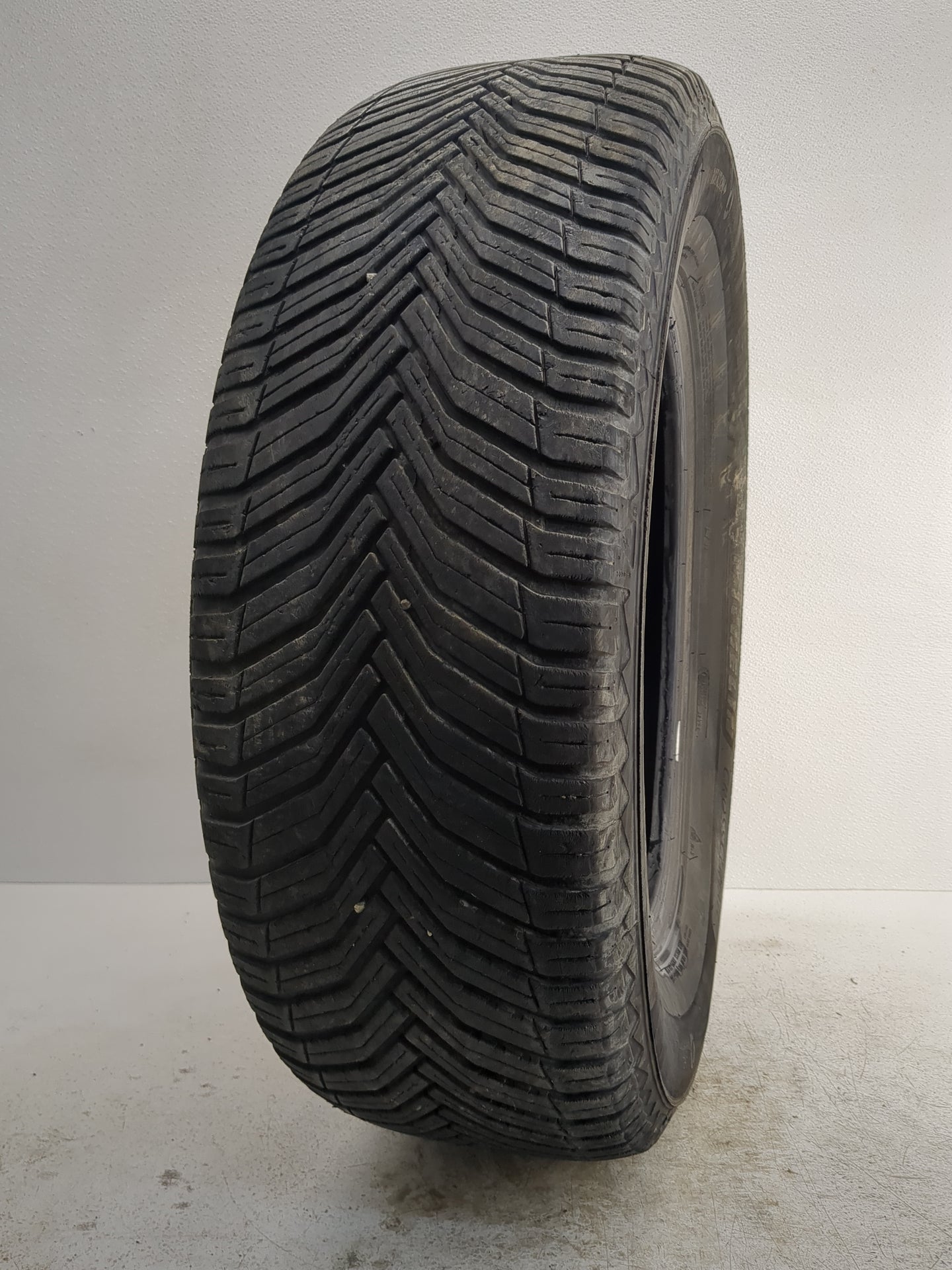 Used Tire 235/65R18 MICHELIN CROSSCLIMATE 2 106H - Tread Depth 6.5/32 - Oemusedautoparts1.com