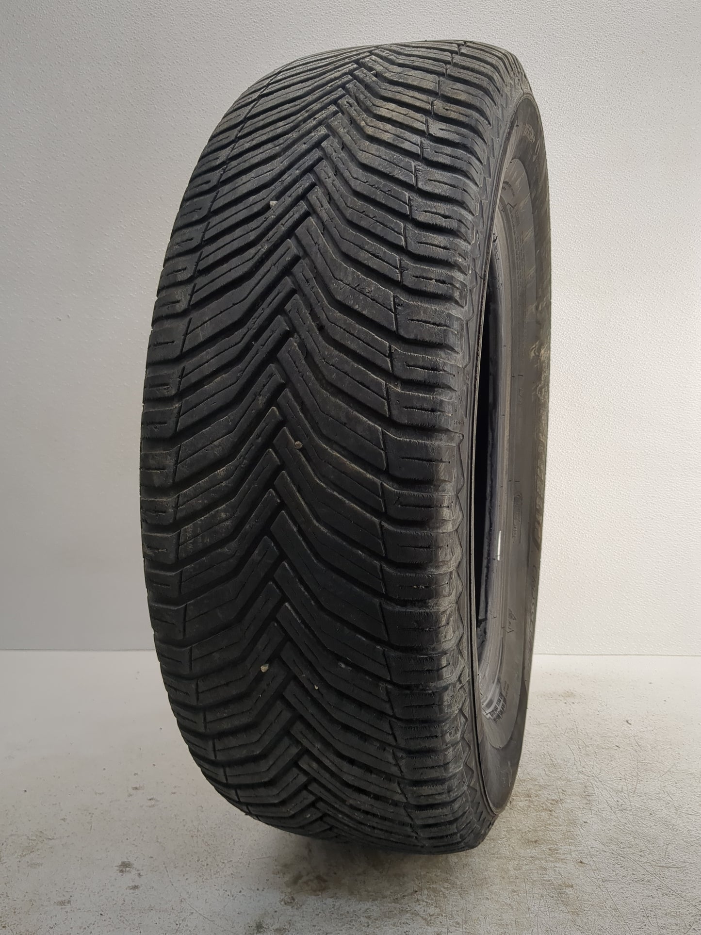 Used Tire 235/65R18 MICHELIN CROSSCLIMATE 2 106H - Tread Depth 6.5/32 - Oemusedautoparts1.com