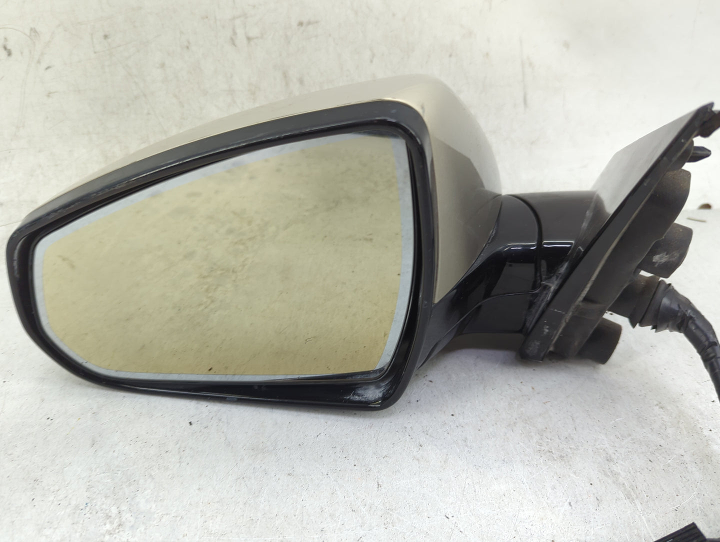 2010-2014 Cadillac Srx Driver Side View Mirror - Left Door Mirror OEM Used - Oemusedautoparts1.com