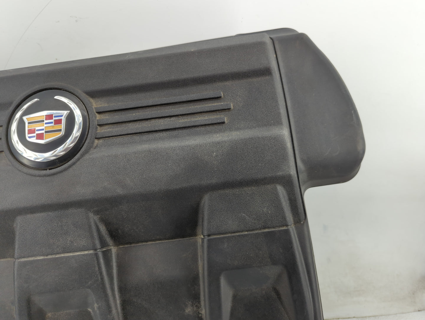 2012 Cadillac Srx Engine Cover Black - Oemusedautoparts1.com