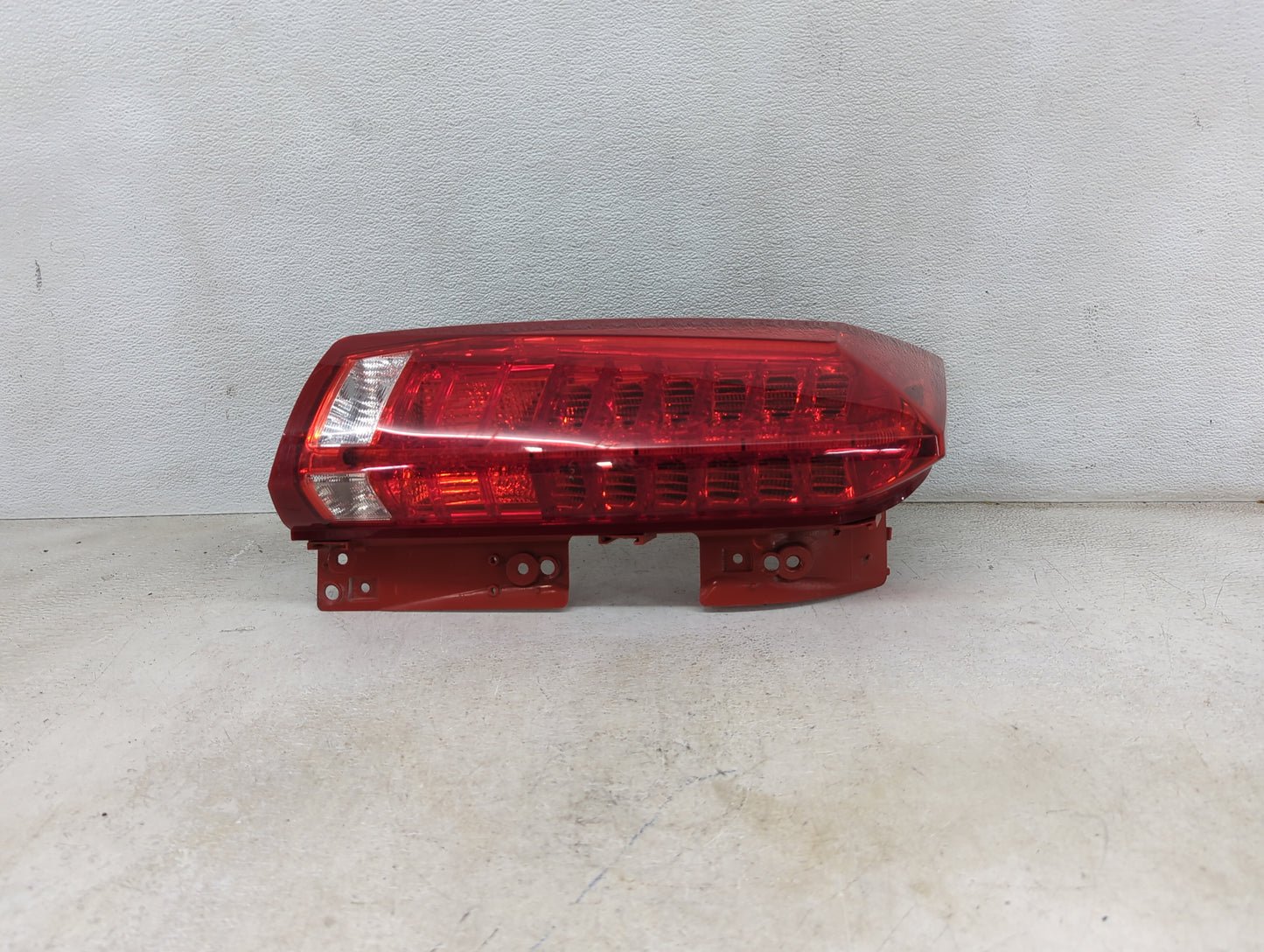 2010-2016 Cadillac Srx Tail Light Assembly Driver Left OEM P/N:22773653 Fits Fits 2010 2011 2012 2013 2014 2015 2016 OEM Use