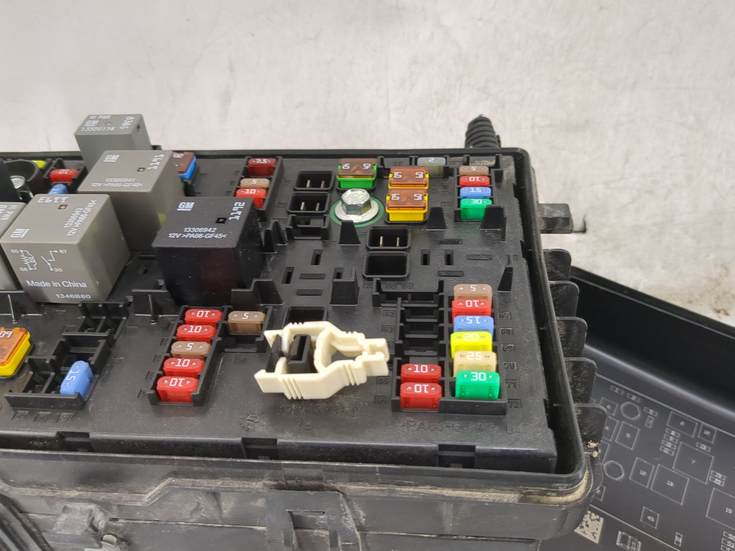 2012-2013 Cadillac Srx Fusebox Fuse Box Panel Relay Module P/N:13500114 13306941, 13306942, 13306943 Fits Fits 2012 2013 OEM