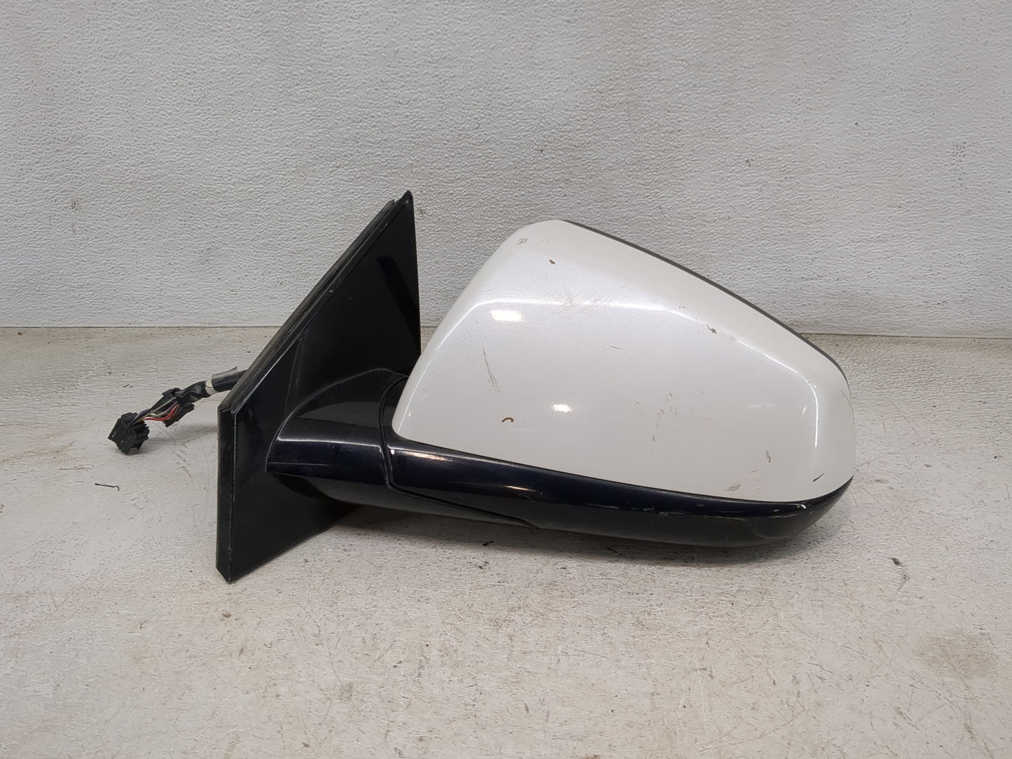 2010-2014 Cadillac Srx Driver Side View Mirror - Left Door Mirror OEM Used - Oemusedautoparts1.com