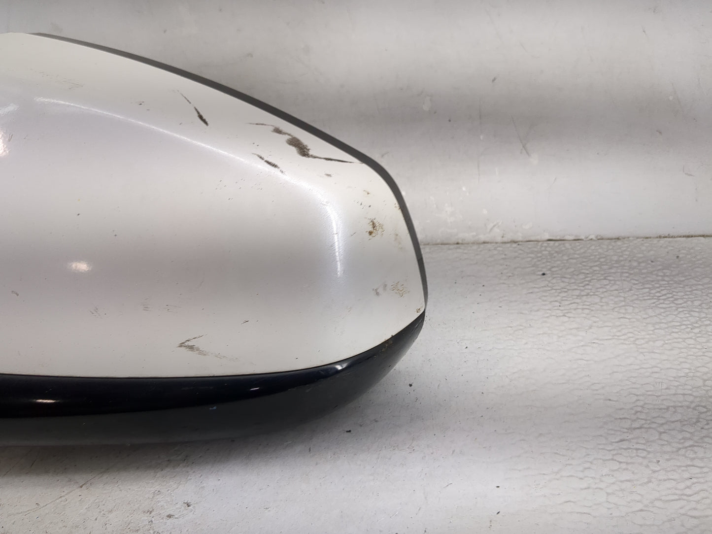 2010-2014 Cadillac Srx Driver Side View Mirror - Left Door Mirror OEM Used - Oemusedautoparts1.com