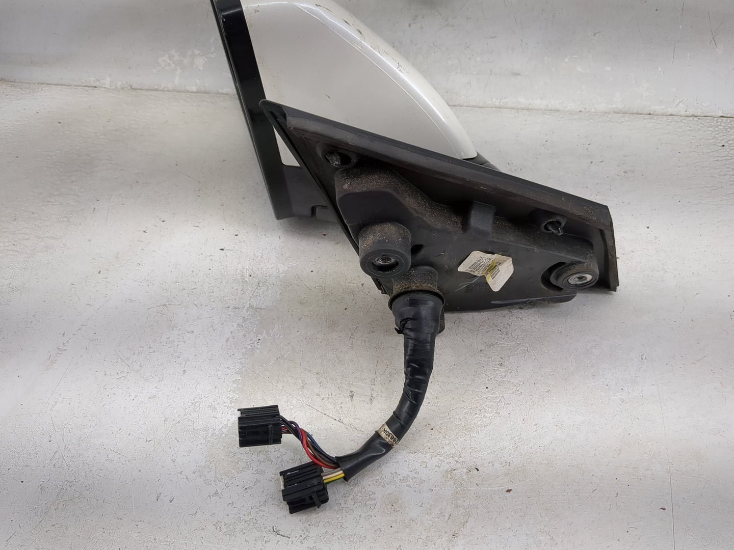 2010-2014 Cadillac Srx Driver Side View Mirror - Left Door Mirror OEM Used - Oemusedautoparts1.com