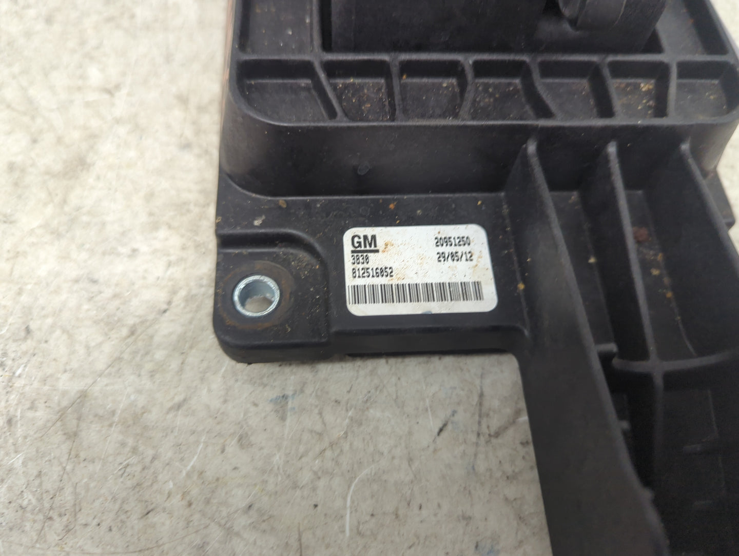 2012 Cadillac Srx Floor Console Assembly Shifter Black - Oemusedautoparts1.com
