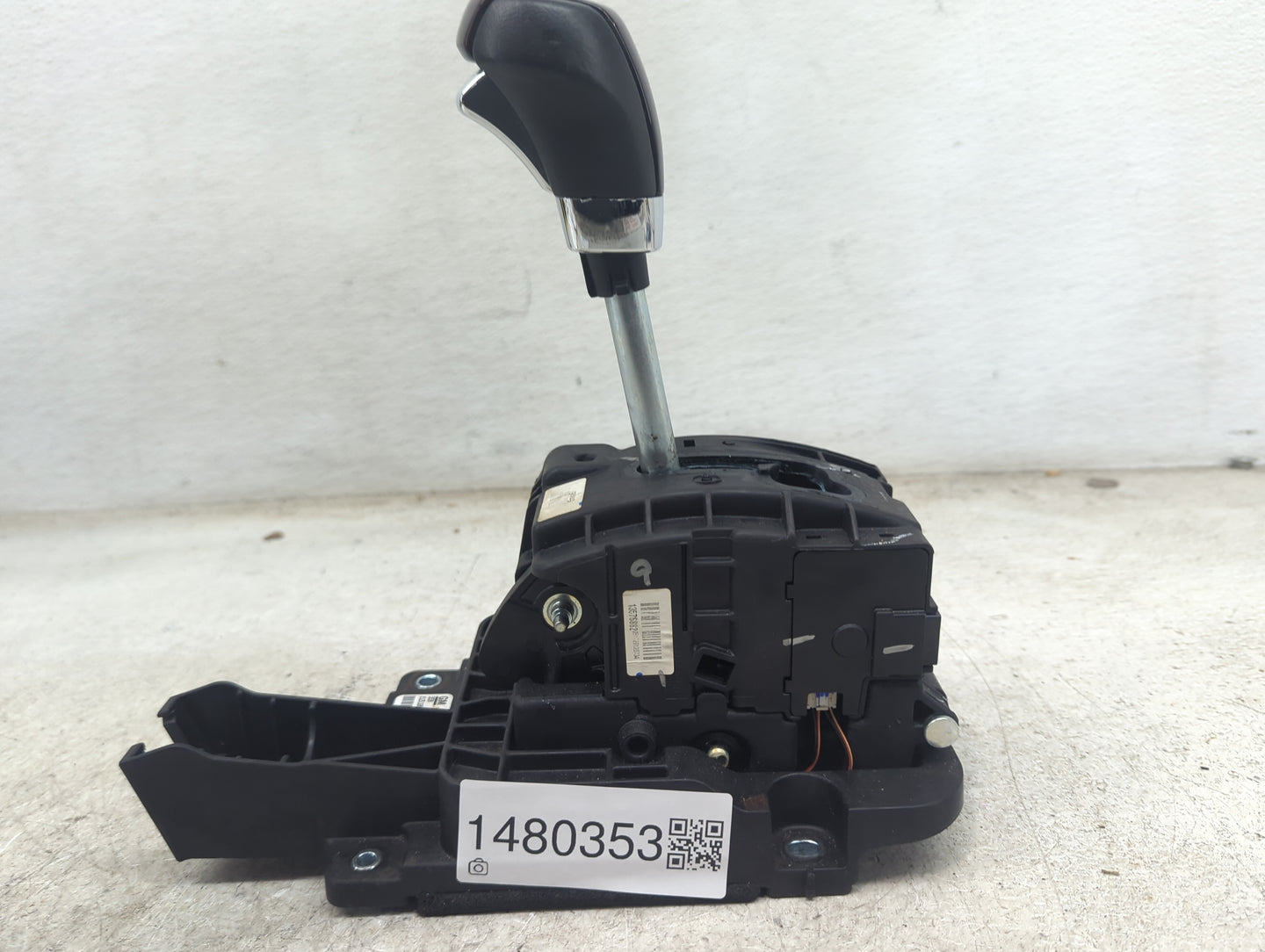 2012 Cadillac Srx Floor Console Assembly Shifter Black - Oemusedautoparts1.com