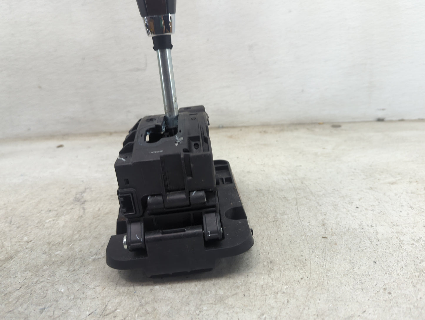2012 Cadillac Srx Floor Console Assembly Shifter Black - Oemusedautoparts1.com