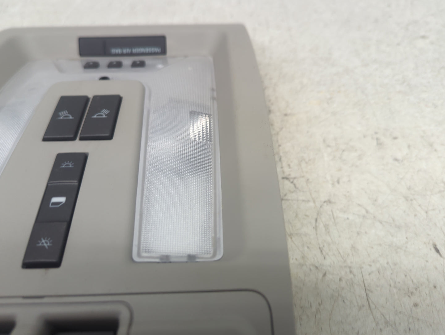 2012 Cadillac Srx Overhead Roof Console Tan - Oemusedautoparts1.com