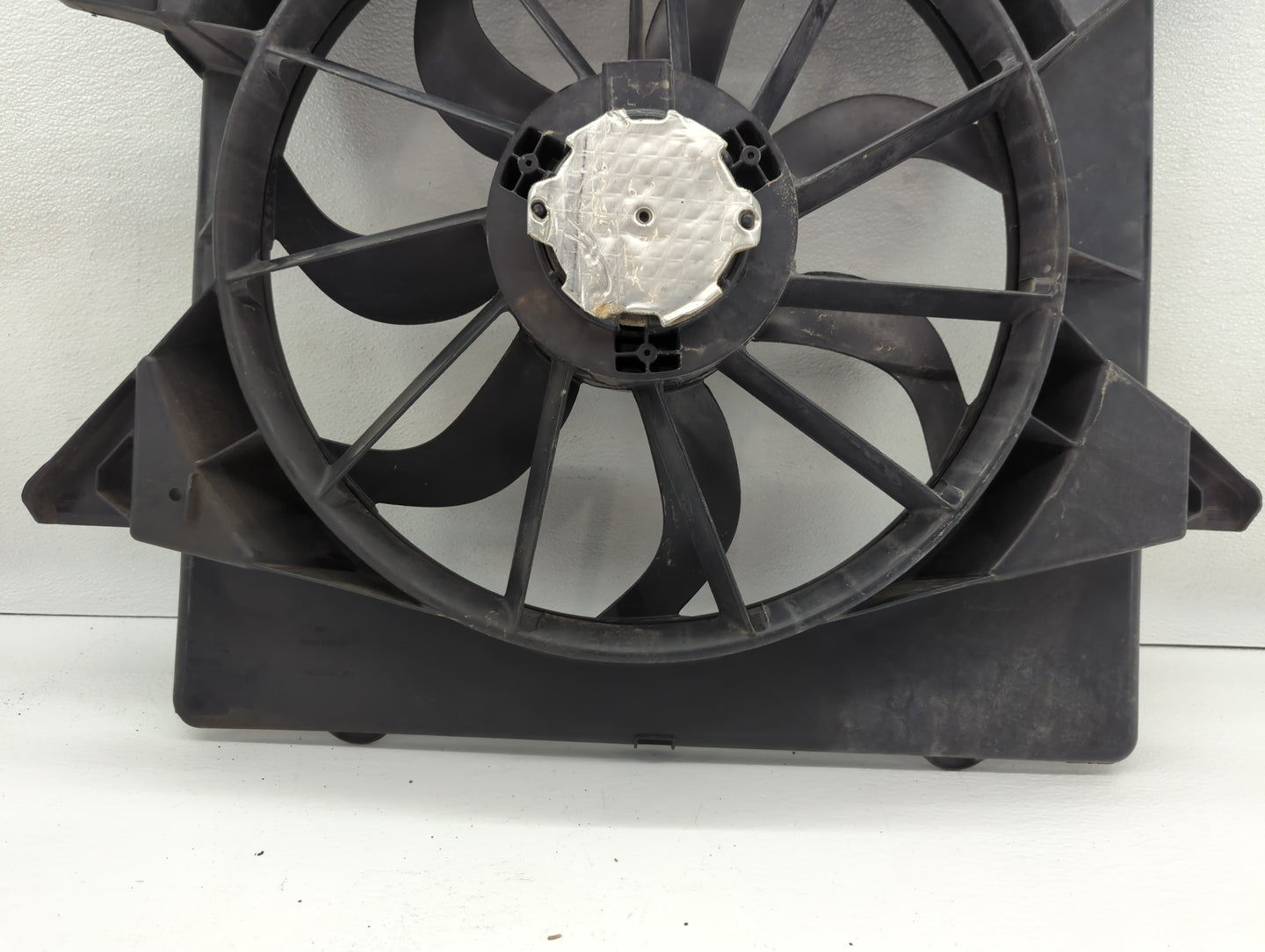 2010-2016 Cadillac Srx Left Radiator Fan Motor Assembly - Oemusedautoparts1.com