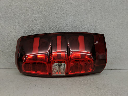 2012 Chevrolet Avalanche 1500 Tail Light Assembly Passenger Right OEM P/N:22739264 Fits Fits 2007 2008 2009 2010 2011 2013 O