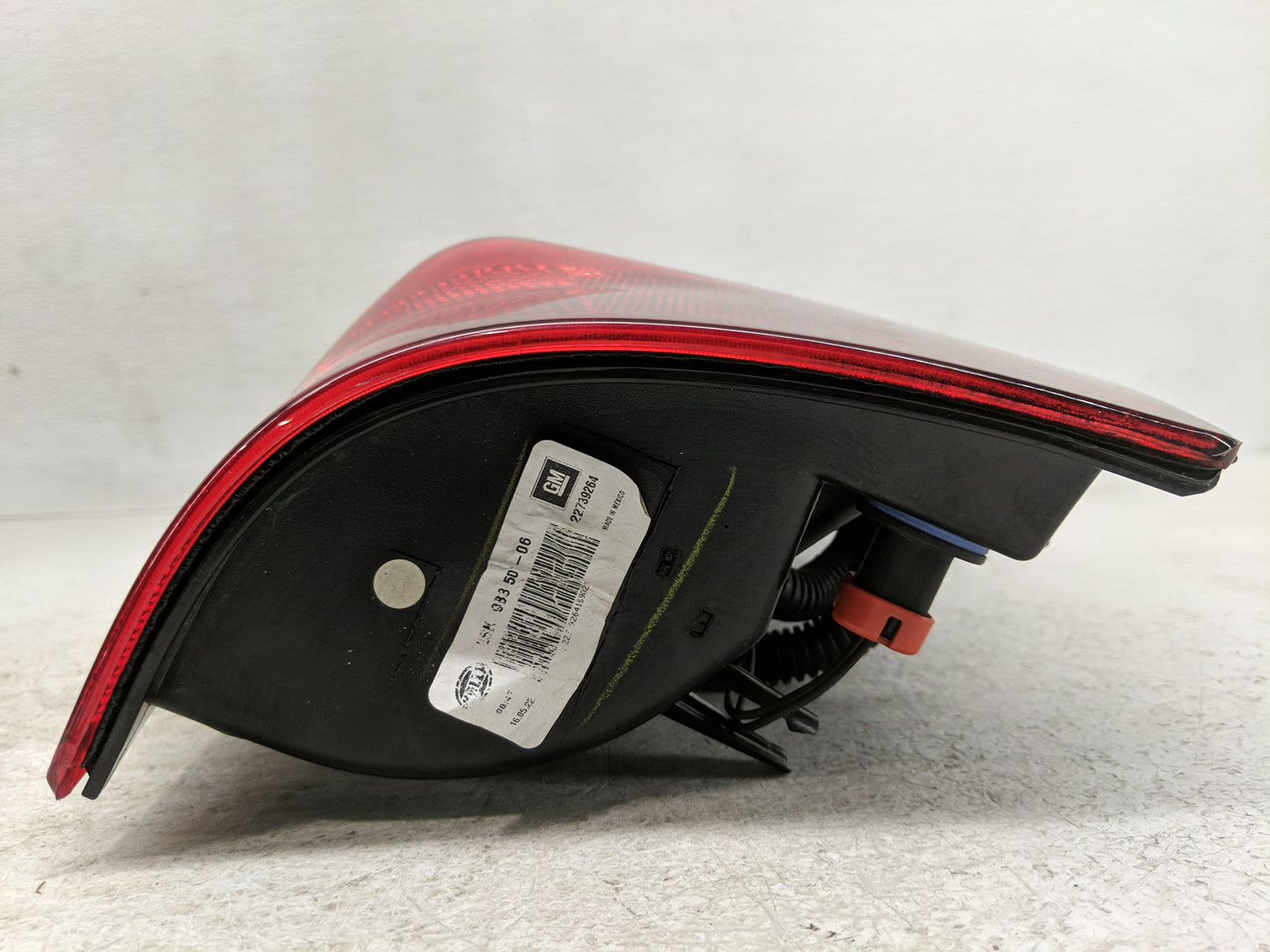 2012 Chevrolet Avalanche 1500 Tail Light Assembly Passenger Right OEM P/N:22739264 Fits Fits 2007 2008 2009 2010 2011 2013 O