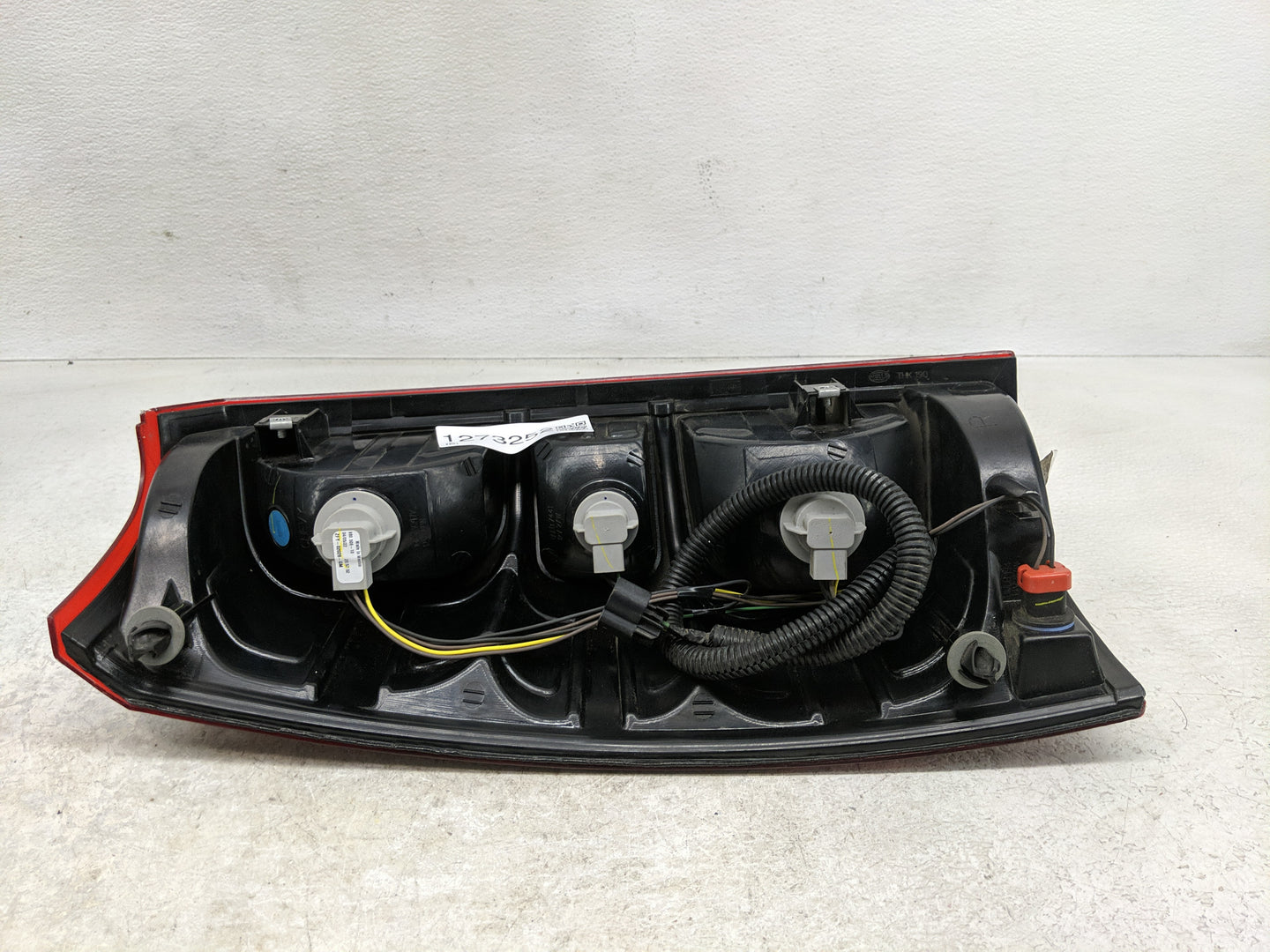 2012 Chevrolet Avalanche 1500 Tail Light Assembly Passenger Right OEM P/N:22739264 Fits Fits 2007 2008 2009 2010 2011 2013 O