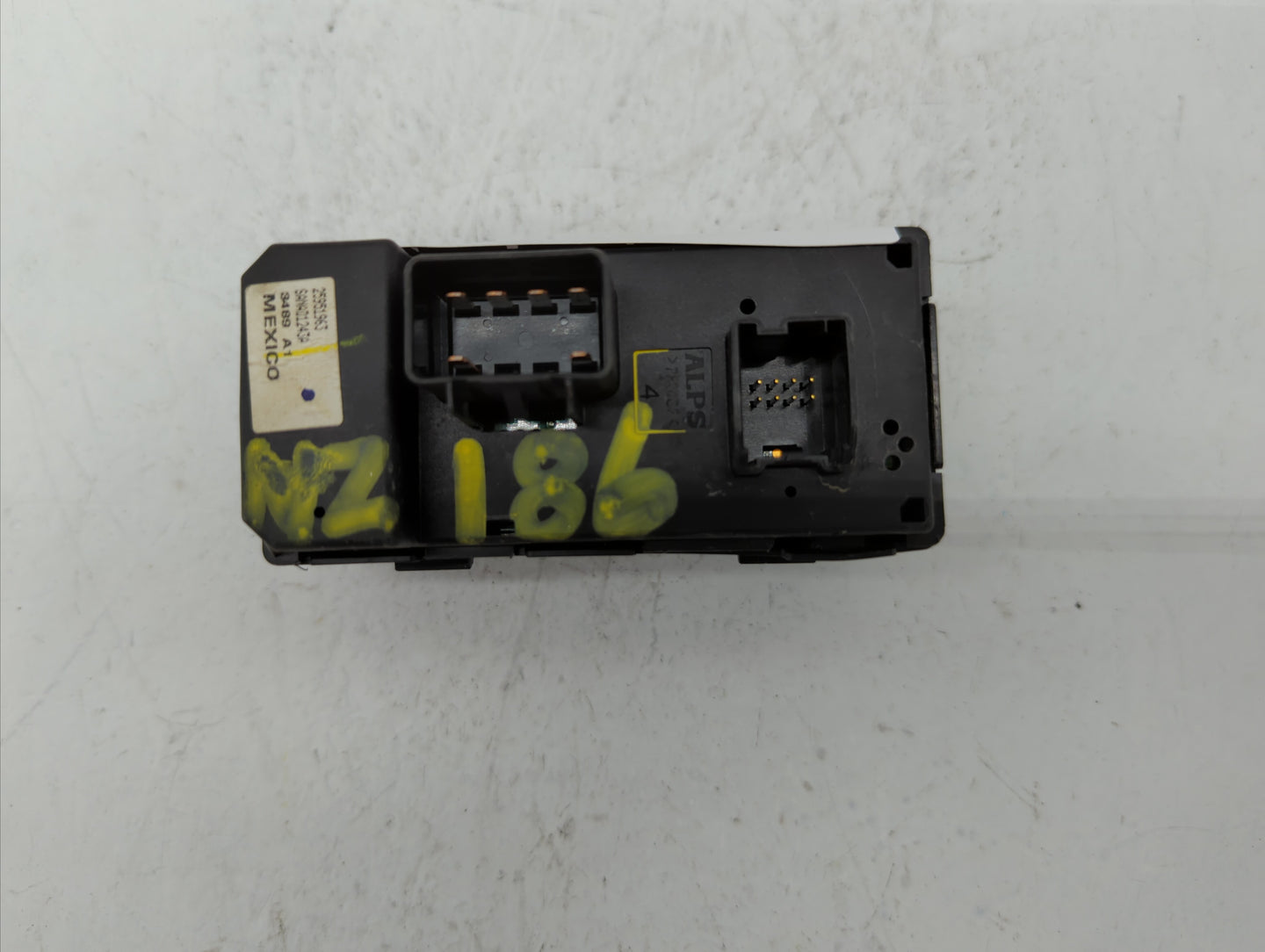 2012 Chevrolet Avalanche 1500 Master Power Window Switch Replacement Driver Side Left P/N:25981963 Fits OEM Used Auto Parts 