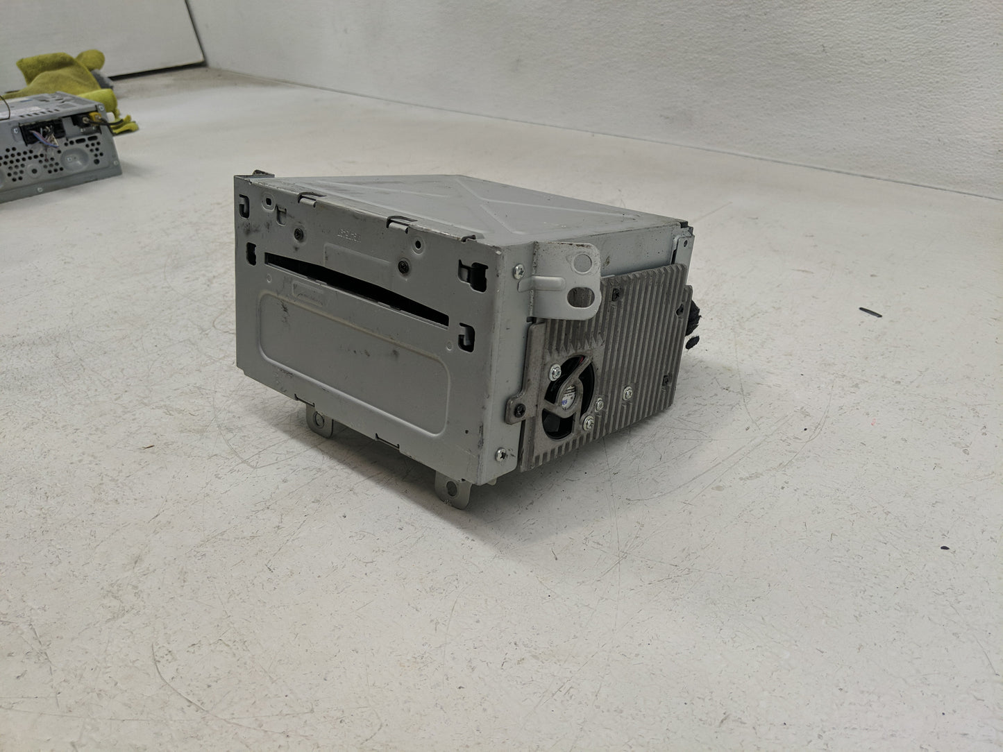 2011-2012 Chevrolet Camaro Radio AM FM Cd Player Receiver Replacement P/N:22870782 Fits Fits 2010 2011 2012 OEM Used Auto Pa