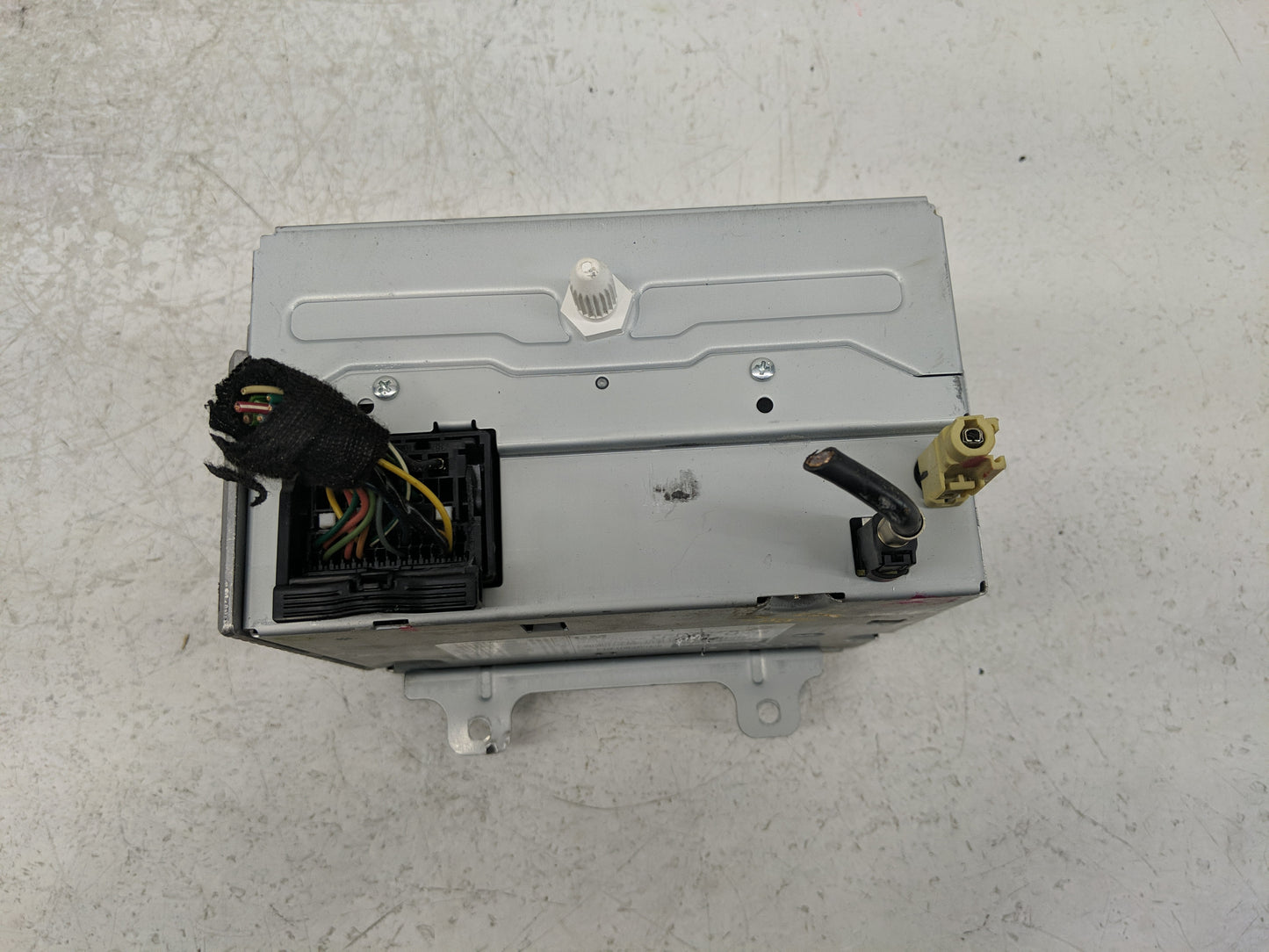 2011-2012 Chevrolet Camaro Radio AM FM Cd Player Receiver Replacement P/N:22870782 Fits Fits 2010 2011 2012 OEM Used Auto Pa