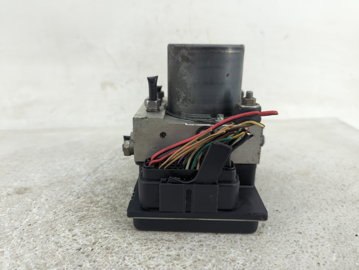2012-2015 Chevrolet Camaro ABS Pump Control Module Replacement P/N:22873642 Fits Fits 2012 2013 2014 2015 OEM Used Auto Part
